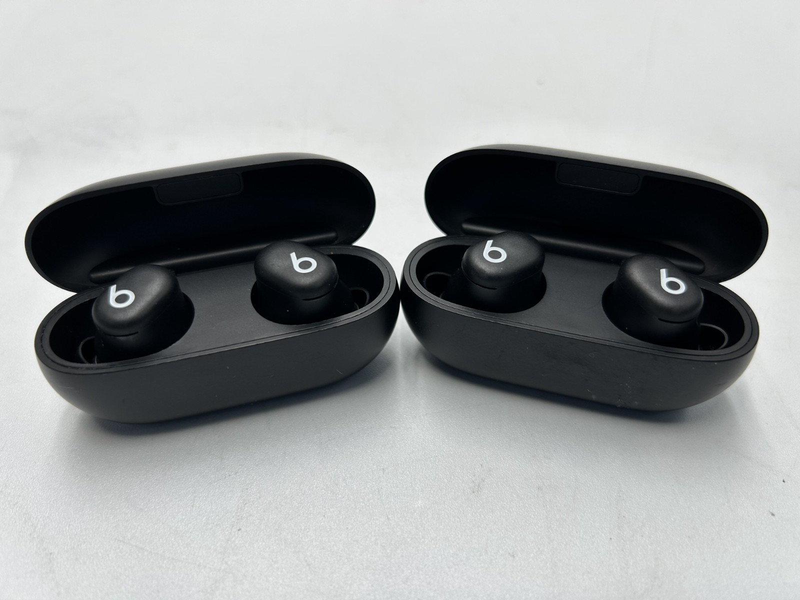 LOT OF 4 Assorted Beats Audio Devices – Black – Tested Working (C-61)