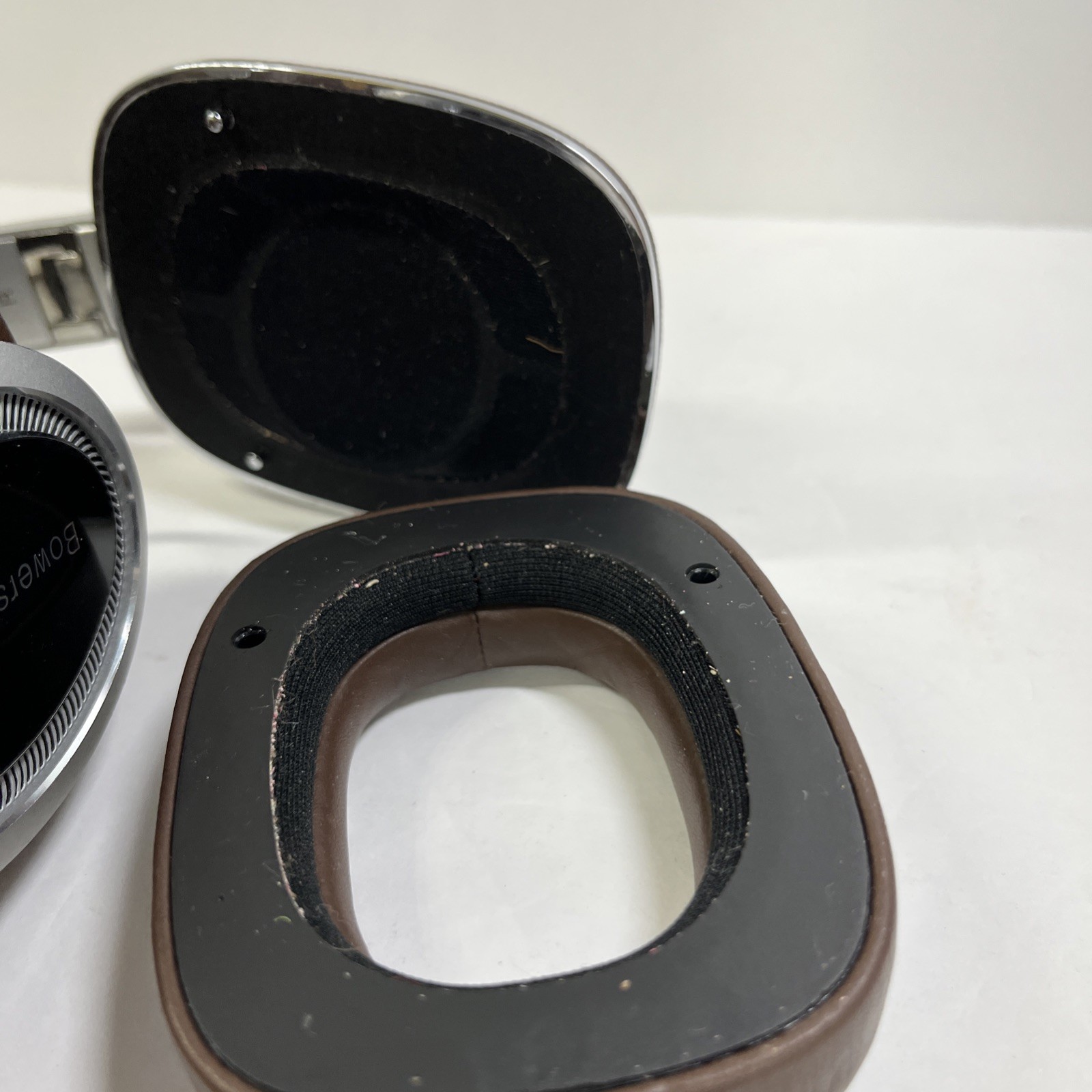 Bowers & Wilkins P9 Signature Headphones Brown – No Case – No Box