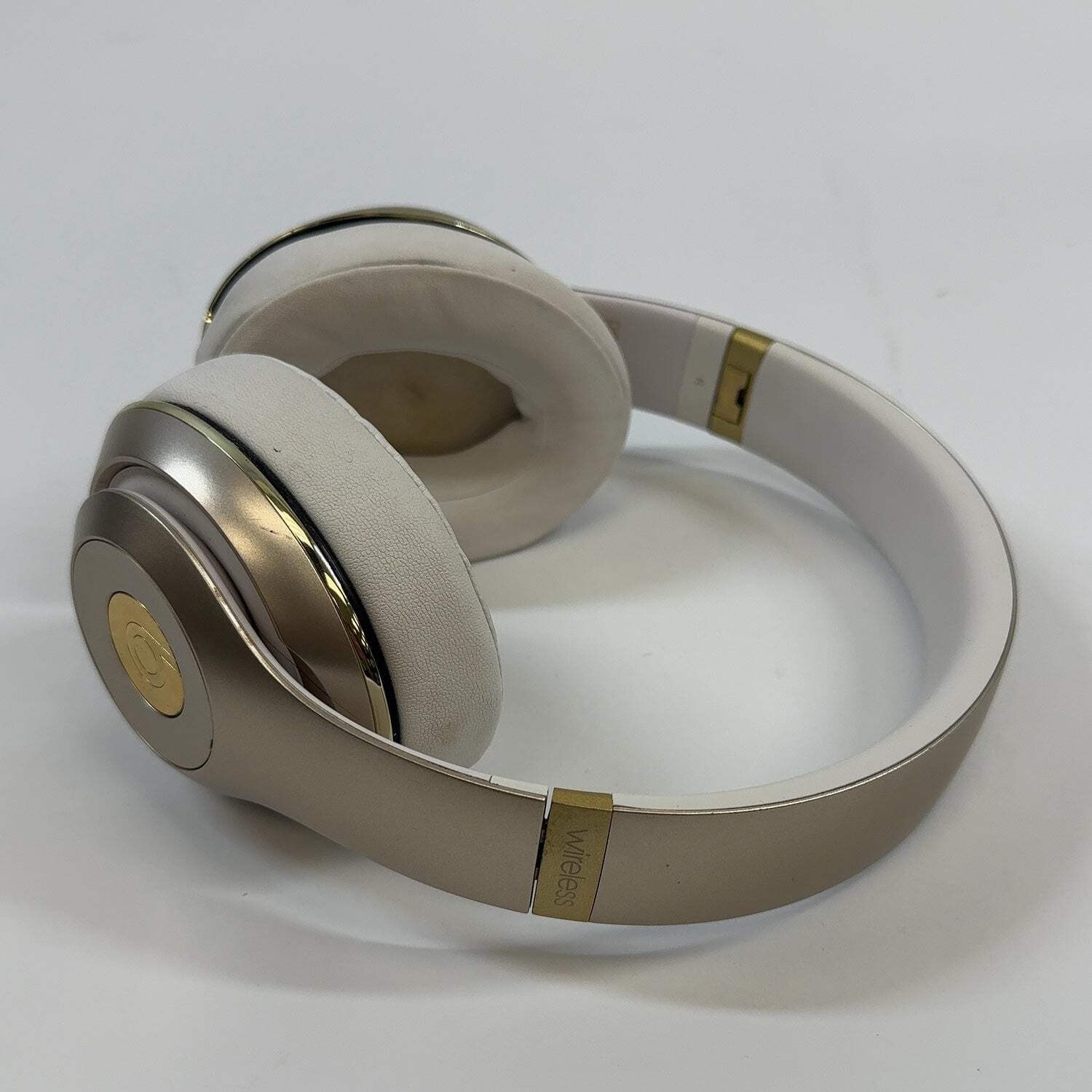 Beats Studio Pro Wireless On-Ear Bluetooth Headphones White/Silver B0501