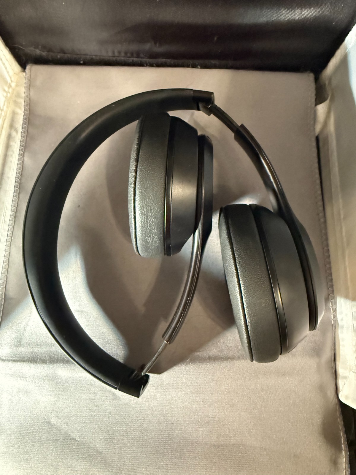 Beats by Dr. Dre Beats Solo3 Wireless On-Ear Headphones – Matte Black