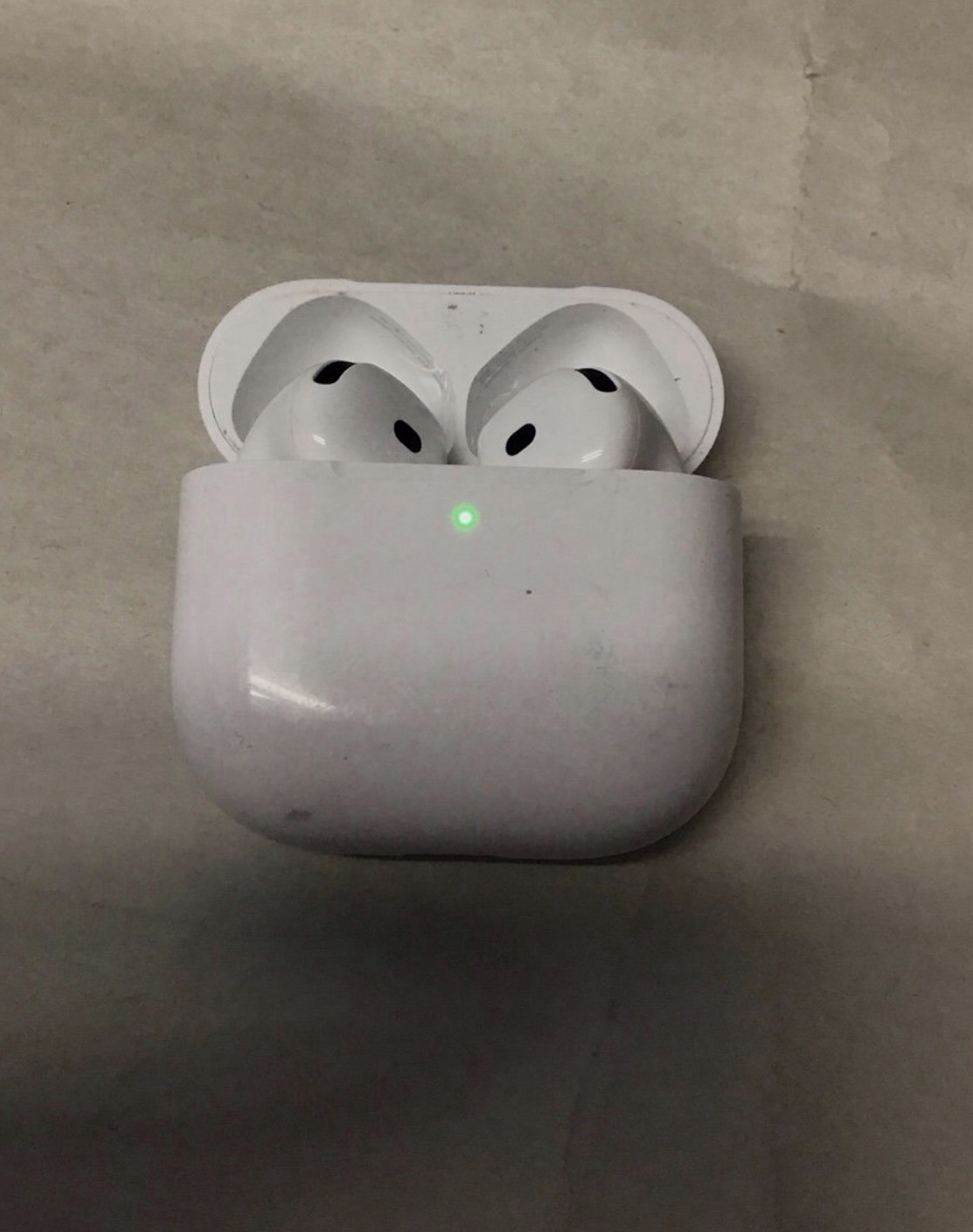 Apple AirPods 4 Earbuds w/ USB-C Case in White A3058, A3050, A3053 *READ *