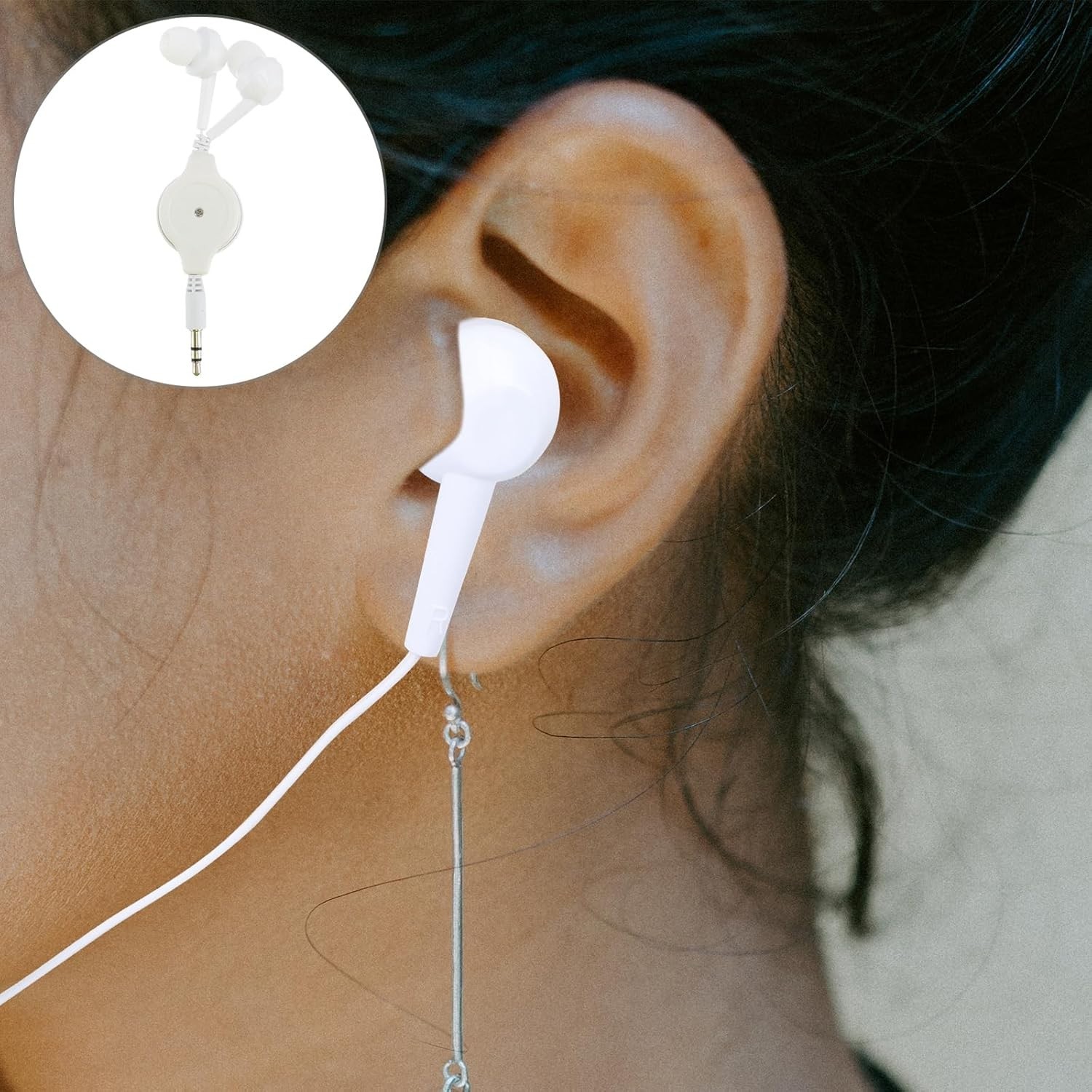 Wired Noise-Cancelling Earphones with Retractable Cable – Perfect for Travel