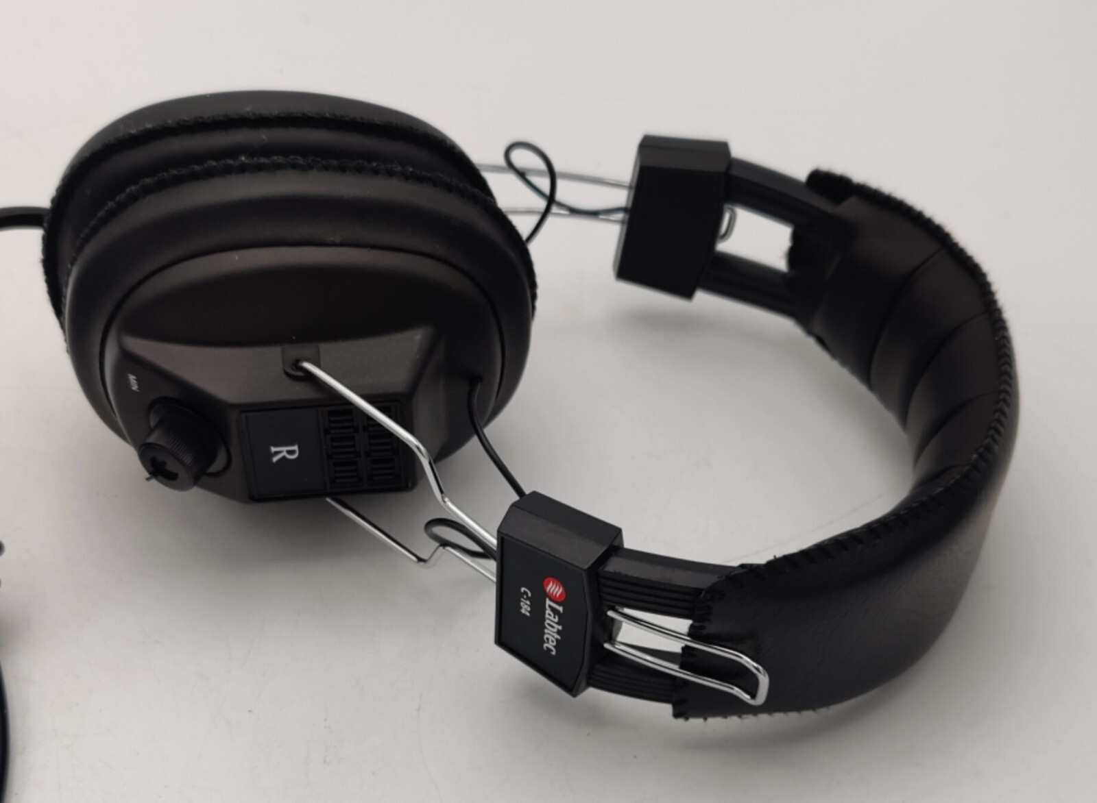 Labtec C-184 Stereo/Mono Headphones w/Volume Control 3.5mm (1/8) & 1/4″ – Nice!