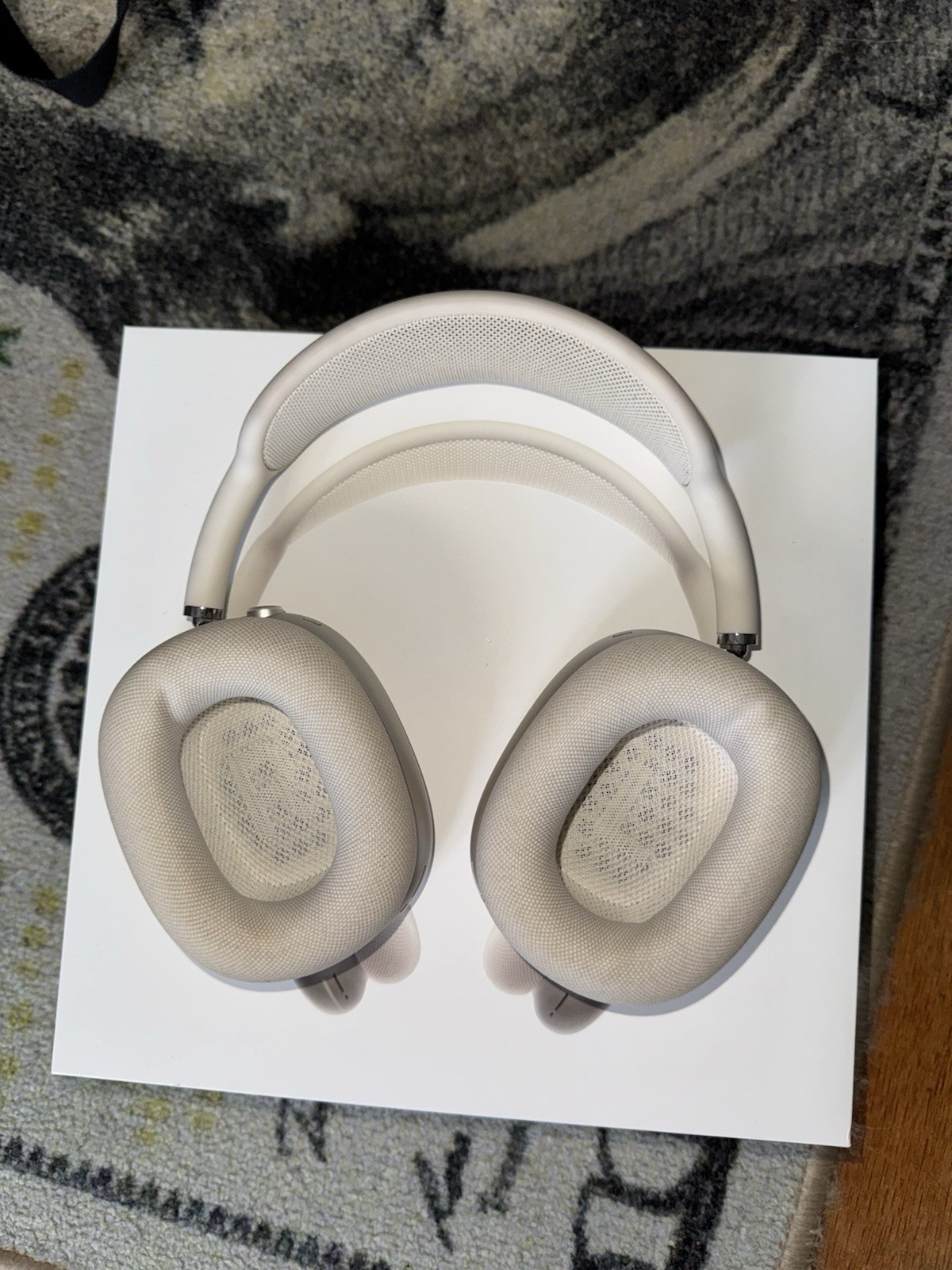 Apple AirPods Max USB-C Starlight Wireless Bluetooth Over-Ear Headphones