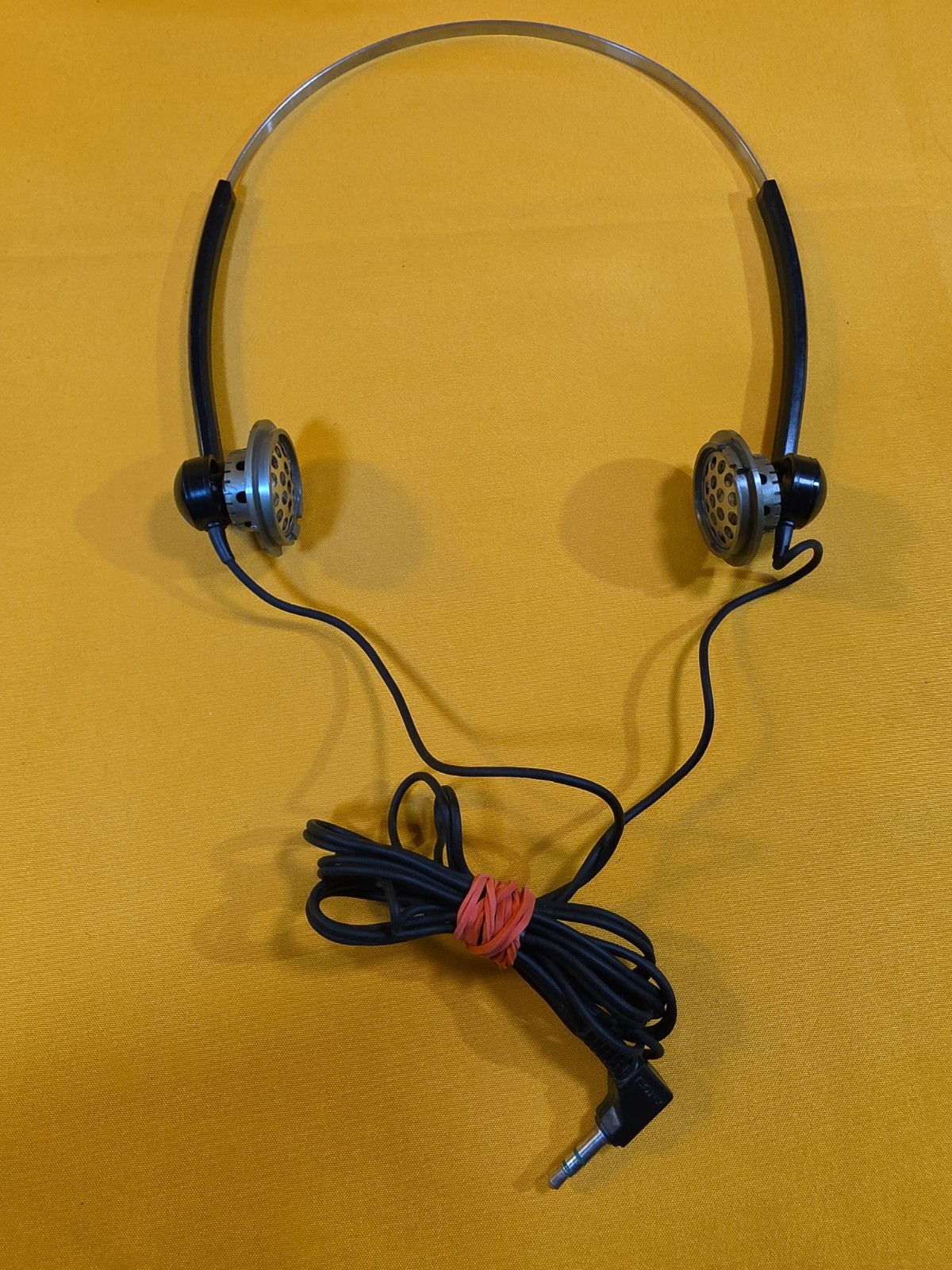 Vintage RARE Sony MDR-20 Dynamic Stereo Headphones Working Great – No Foam Bin13