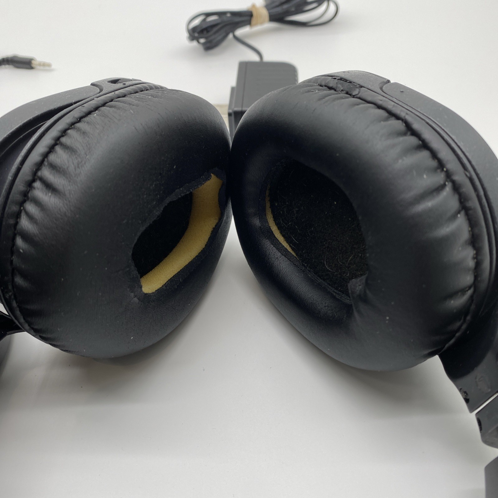 Sony WH-RF400R Over the Ear Headset w/ TMR-RF400 Charging Base Tested Working