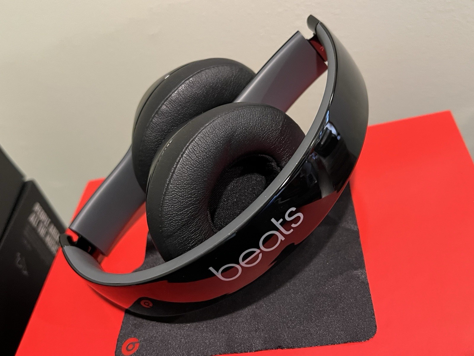 Beats by Dr. Dre Beats Solo 2 (Gloss Black) – Open Box, Brand New Never Used