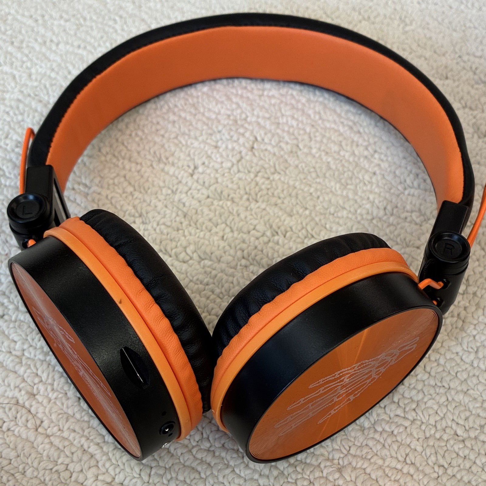 Orbit Innovations Skull Hand Wireless Over-Ear Headphones Black/Orange
