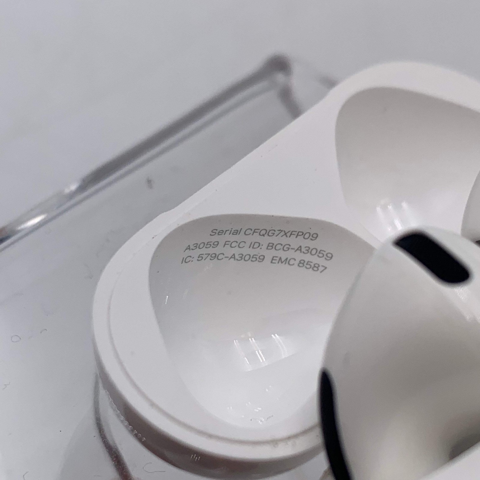 Apple AirPods 4th Gen ANC MagSafe Charging Case / A3055 A3056 A3059 MXP93LL/A