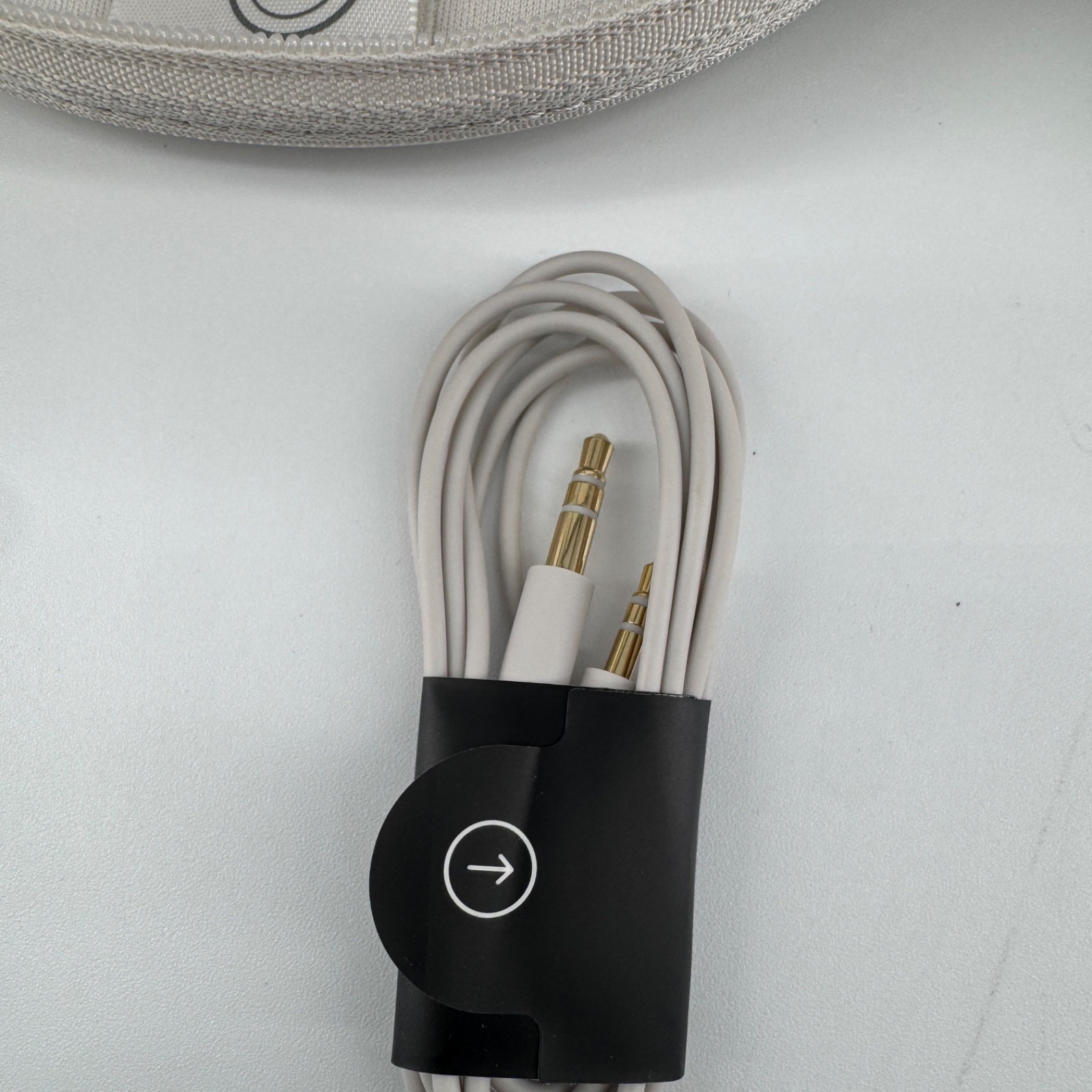 Bose QuietComfort Ultra Over-Ear Headphones – White Smoke w/ Case + Cord