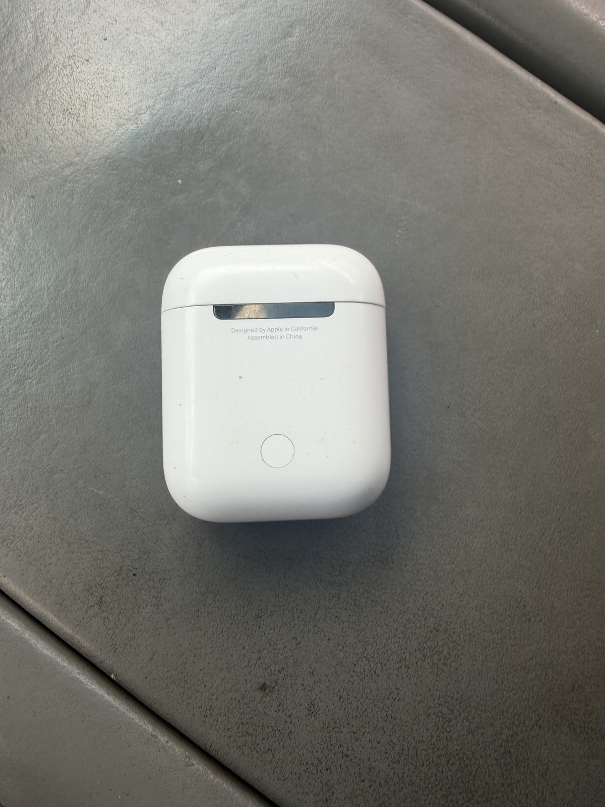Apple AirPods Wireless Bluetooth In-Ear Earbuds w/ Charging Case Mic White