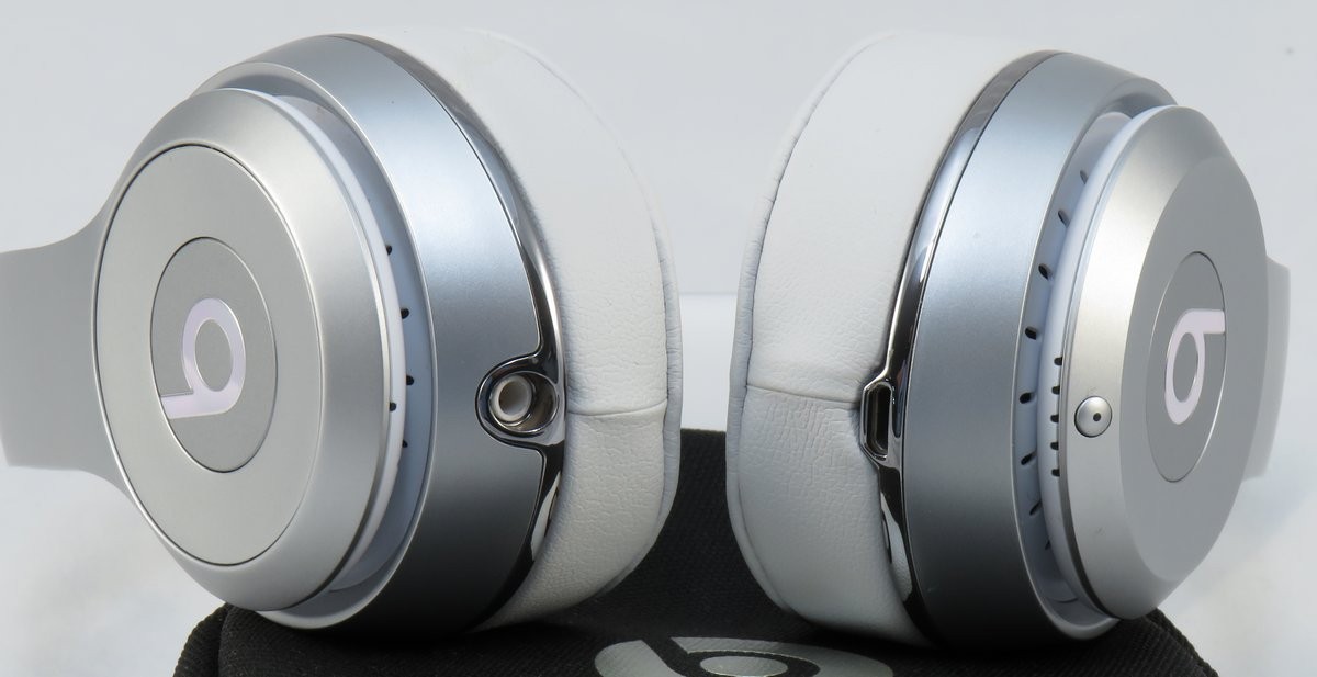 Beats A1796 Solo3 Wired / Wireless Bluetooth Headphones – white / silver – mint