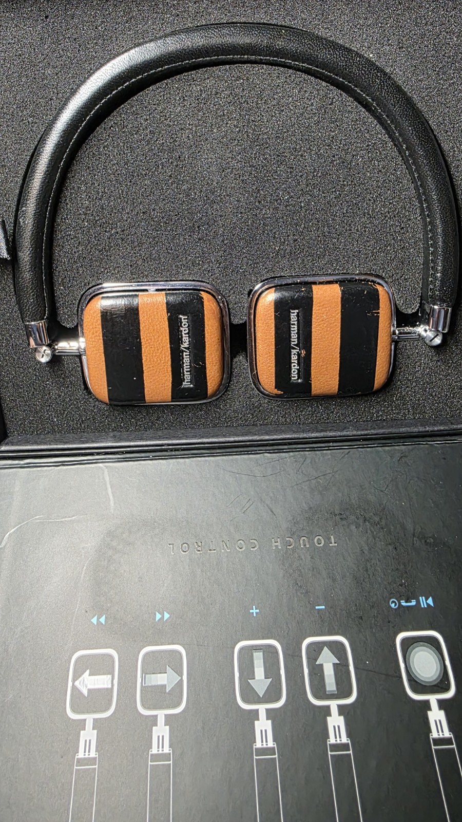 Harman Kardon Soho On the Ear Bluetooth Headphones COACH Edition Rare. FOR PARTS