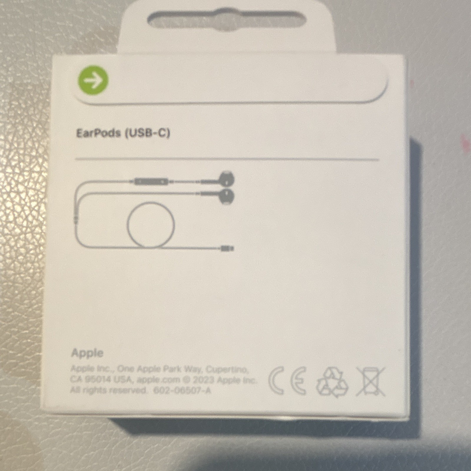Apple EarPods USB-C In-Ear Earbuds w/ Built-In Mic White 602-06507-A