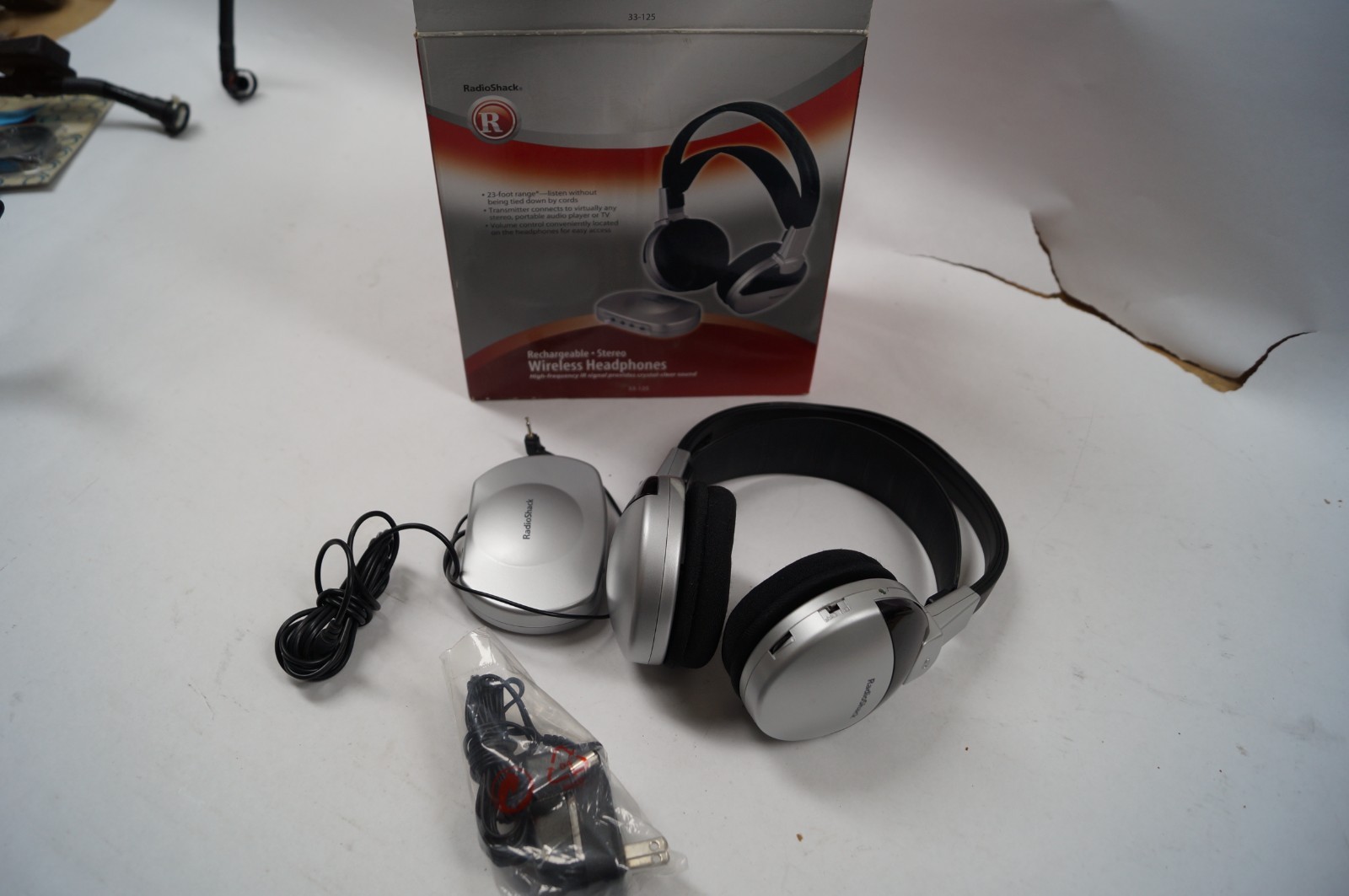 RadioShack Rechargeable Stereo Wireless Headphones w Transmitter WORKING E221