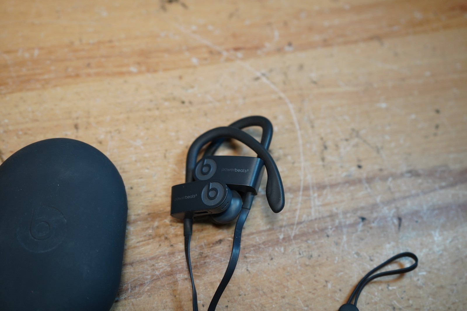 (P) Beats Powerbeats3 Wireless In-Ear Headphones Black with Case