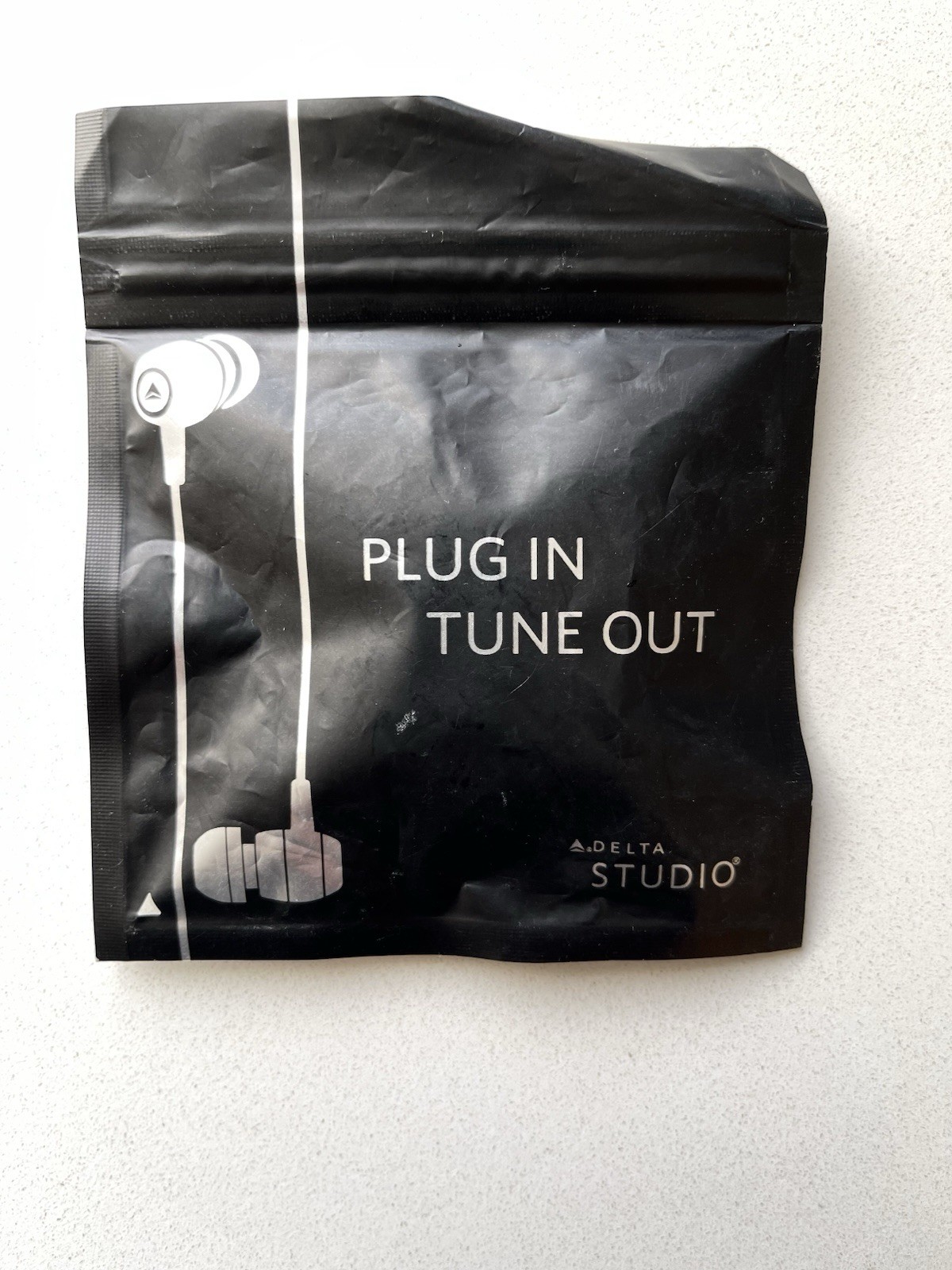 Delta Airlines Studio “Plug In- Tune Out” Premium Earbuds New In Box Never Used