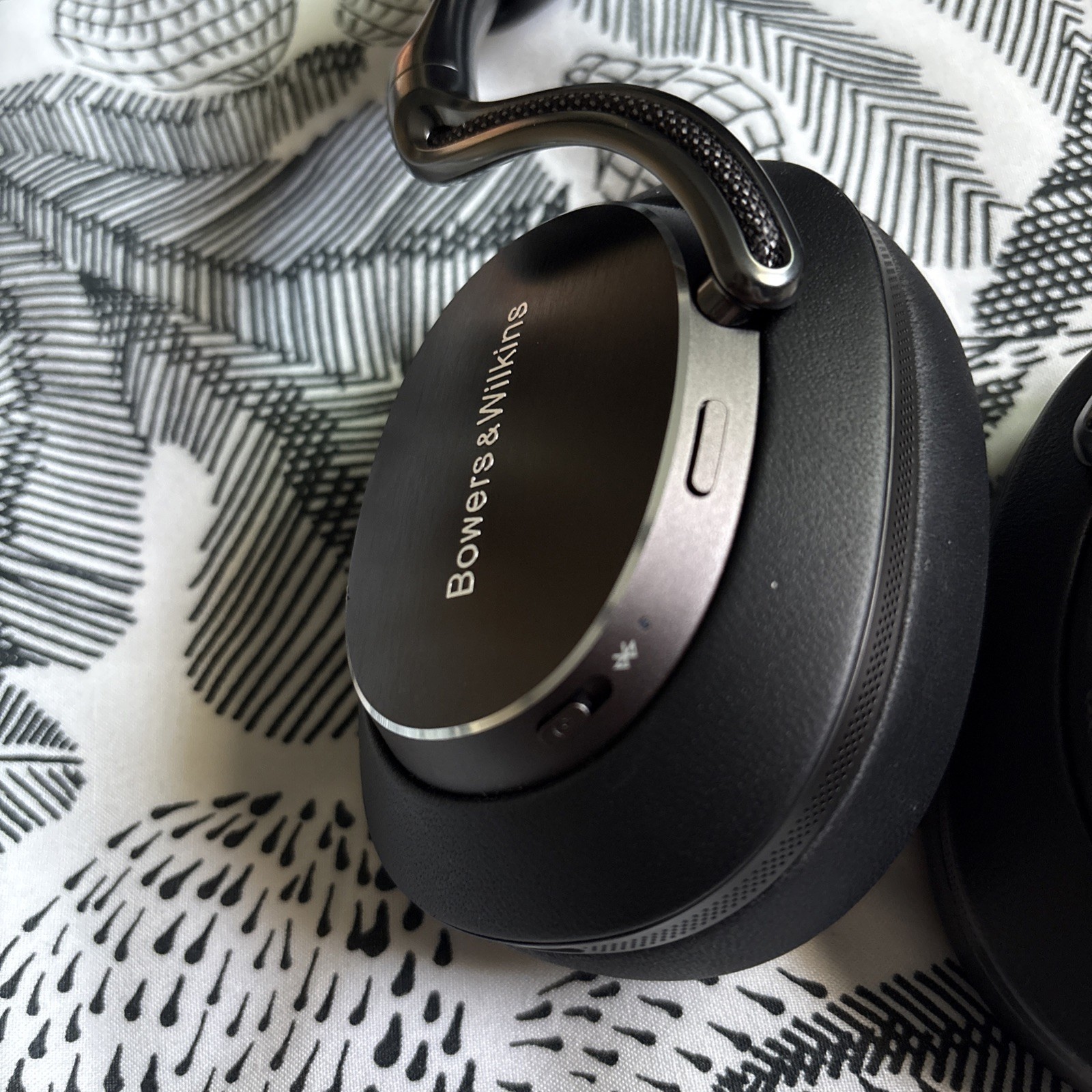 Bowers & Wilkins Px8 S2 Wireless ANC Over-Ear Headphones Onyx Black Hi-Res
