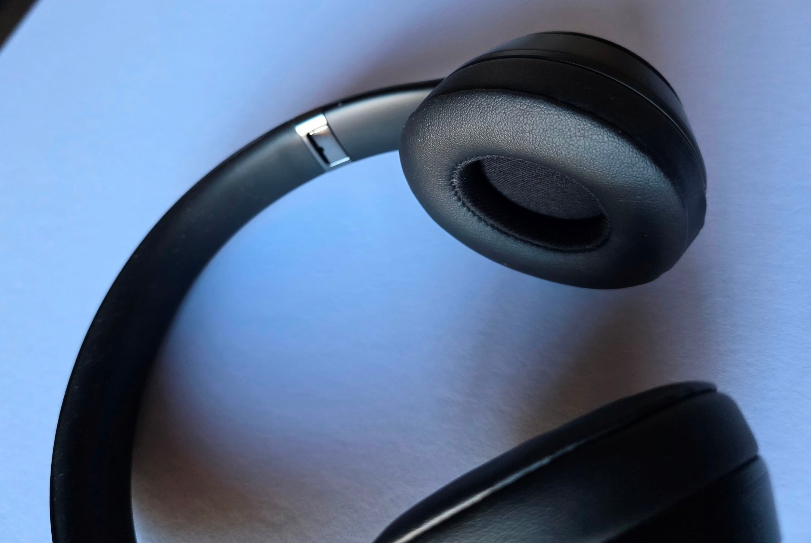Unused Original Matte Black Beats Solo 4 Wireless Headphones MUW23LL/A in Bulk P