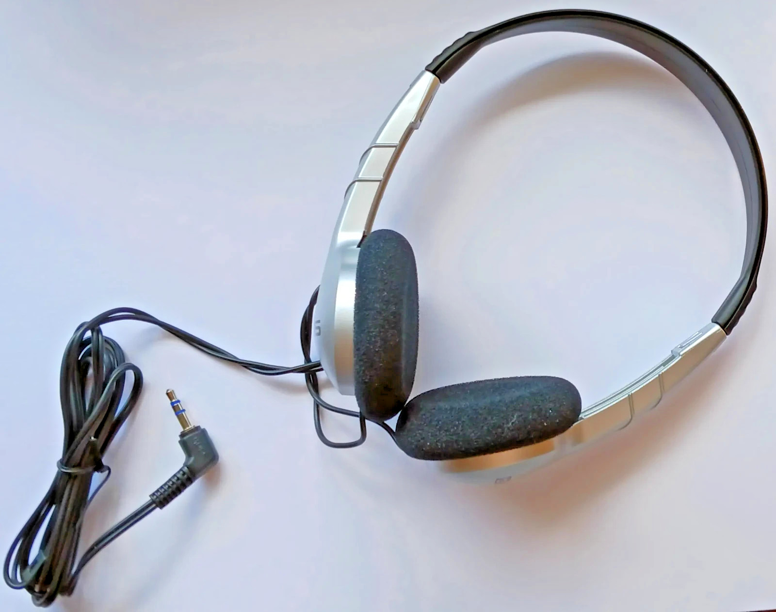 Koss UR5 Compact Stereo Padded Headphones with 1/8″ 3.5mm MiniJack Plug, New