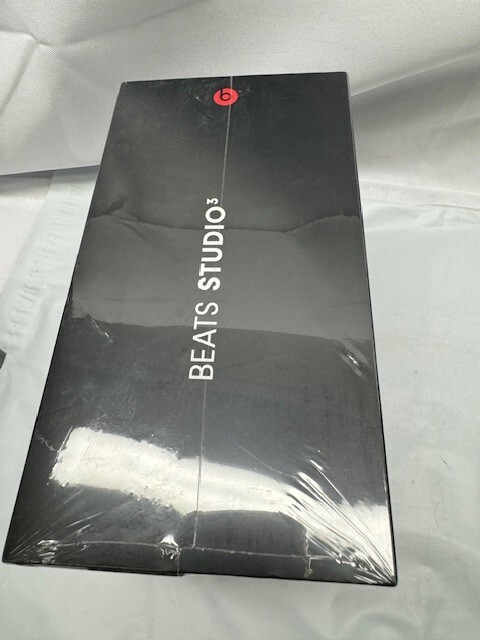 Beats Studio3 Wireless Over-Ear Noise Cancelling Headphones – Matte Black *New