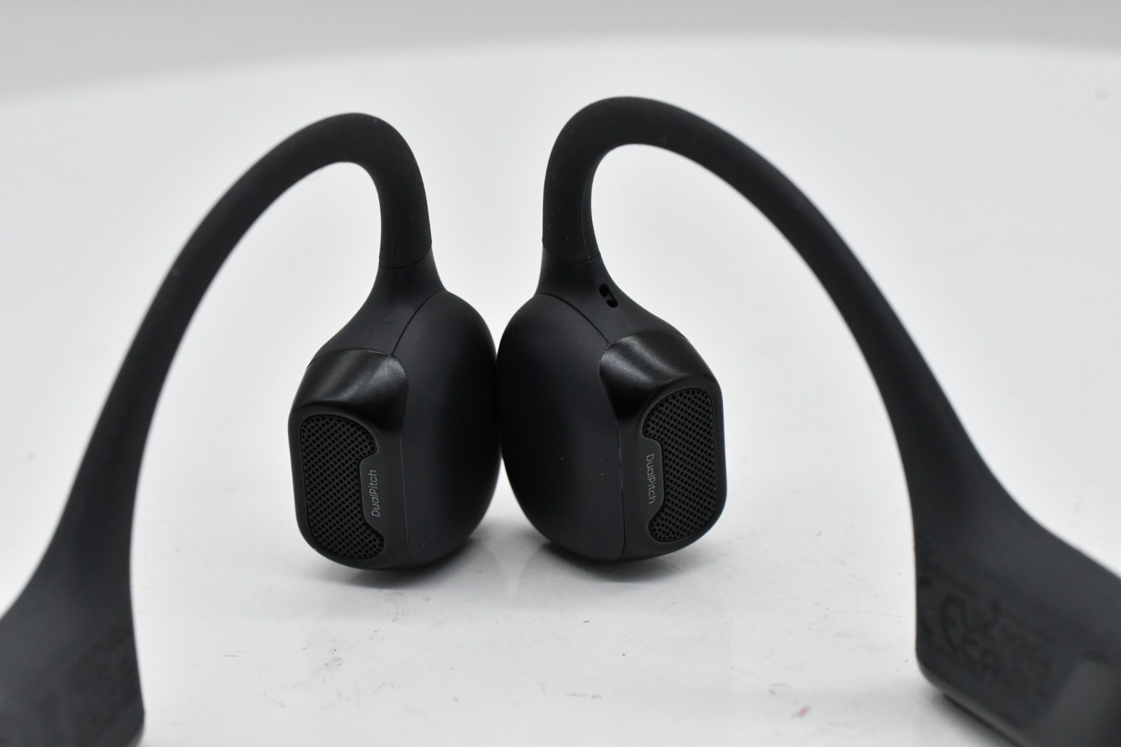 Shokz OpenRun Pro 2 Headphones Case, USB-C Charging Cable, USB-C Charging Block