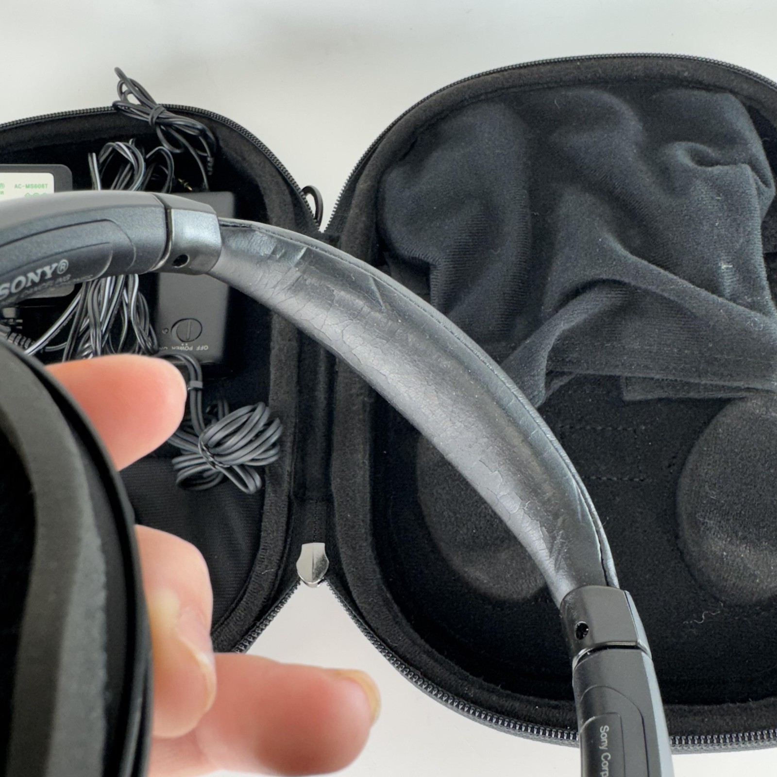 Sony MDR-NC500D Digital Noise Canceling Headphones Case Cords Power Adapter