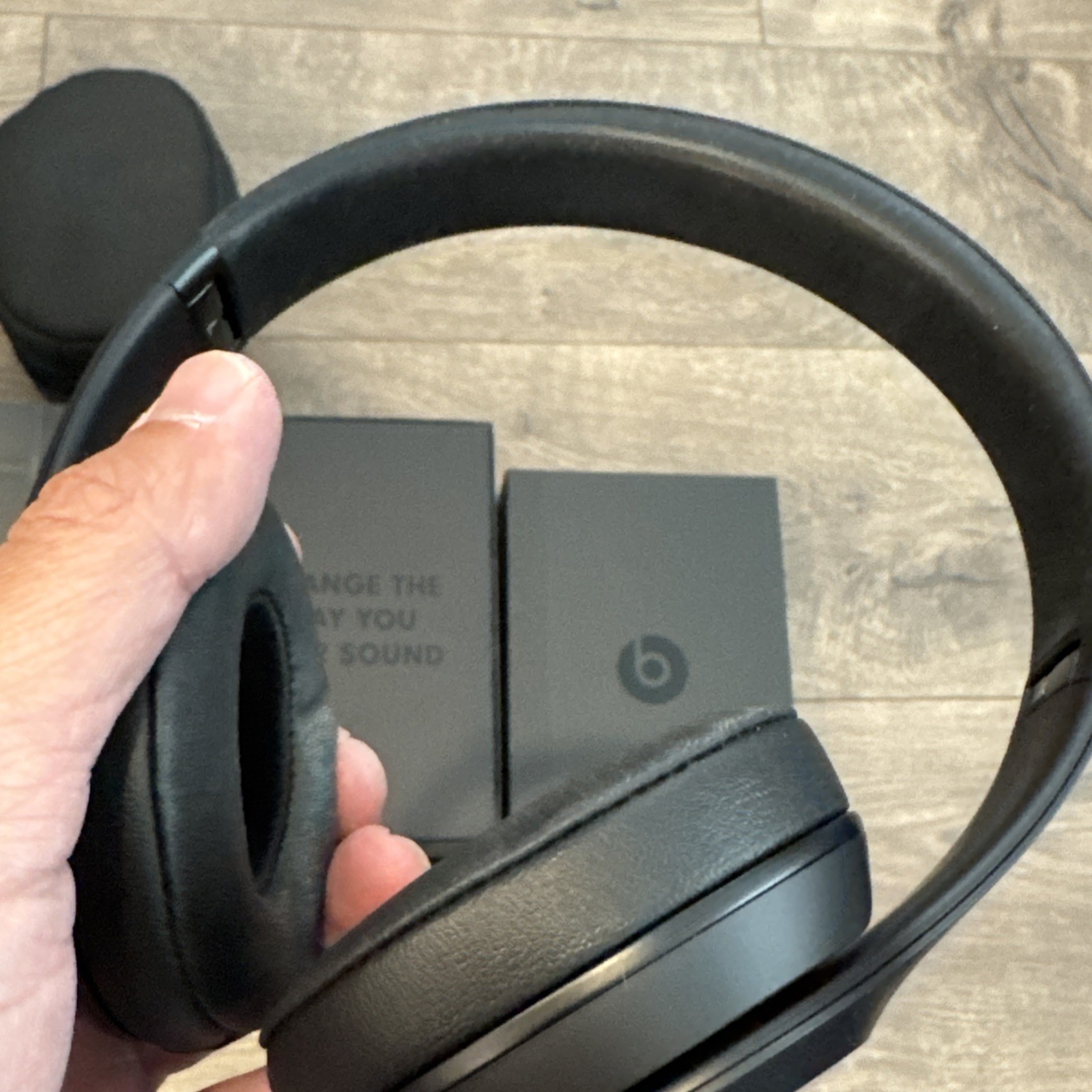 Beats Solo3 Wireless On-Ear Headphones – Matte Black
