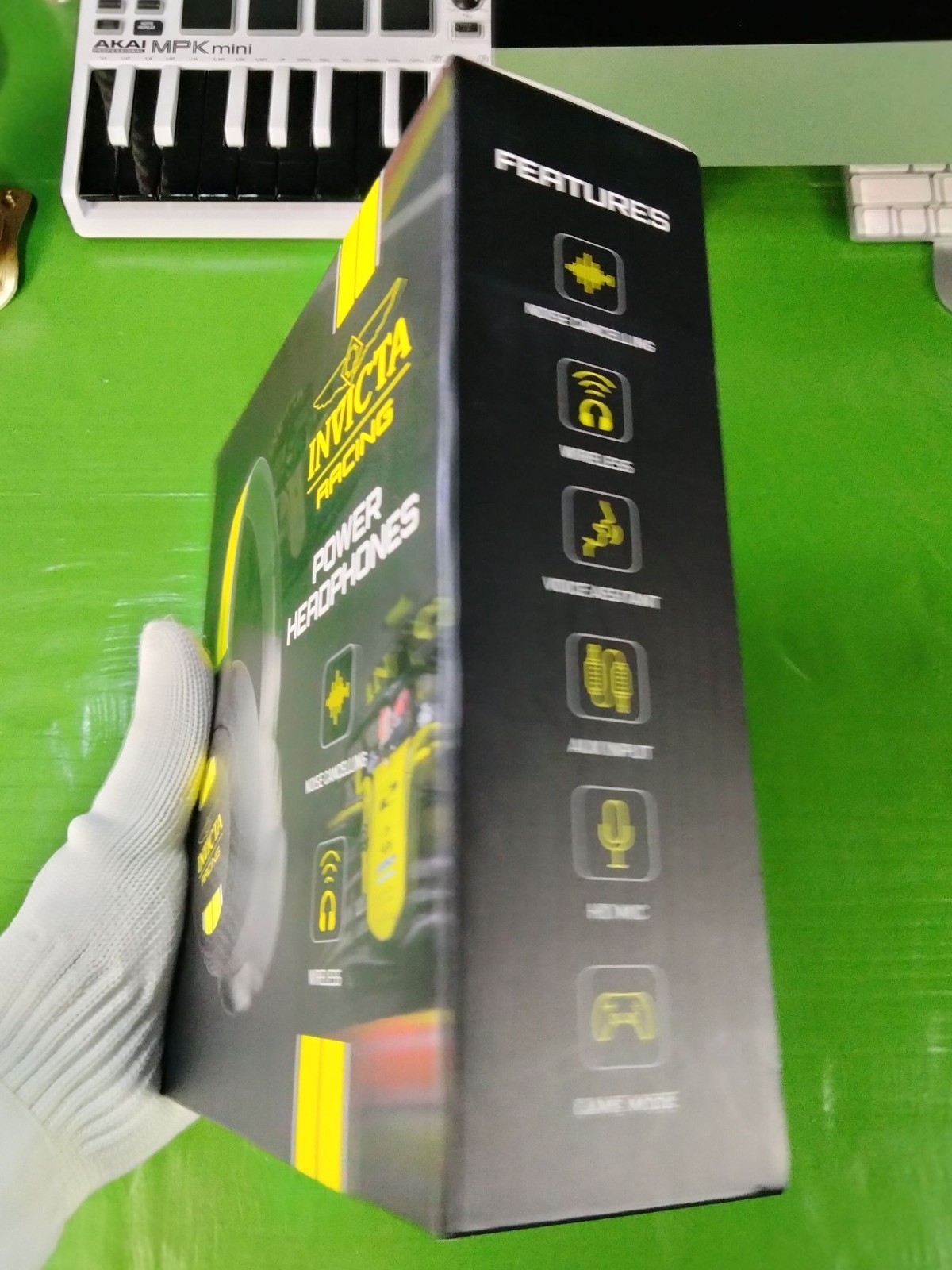 Invicta Racing Power Headphones Black Yellow Wireless Noise Cancel HD Mic ???