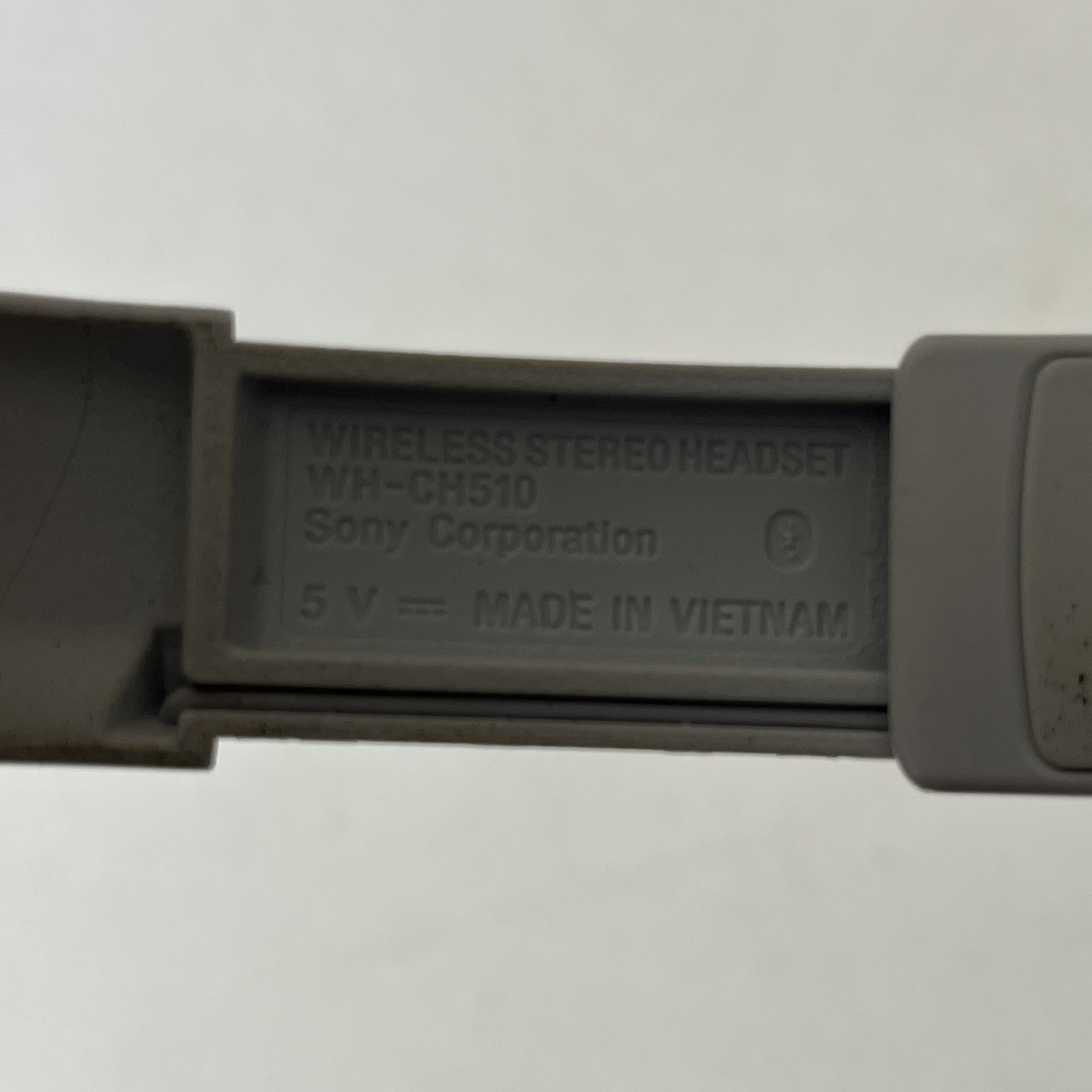 Sony WH-CH510 Wireless Bluetooth Headband Headset White Adjustable Ear-Pad