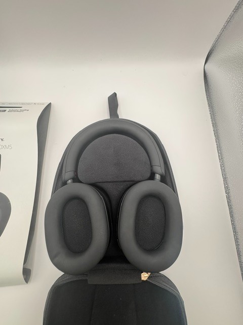 Sony WH-1000XM5 Wireless Noise Canceling Headphones – Black w Original Box