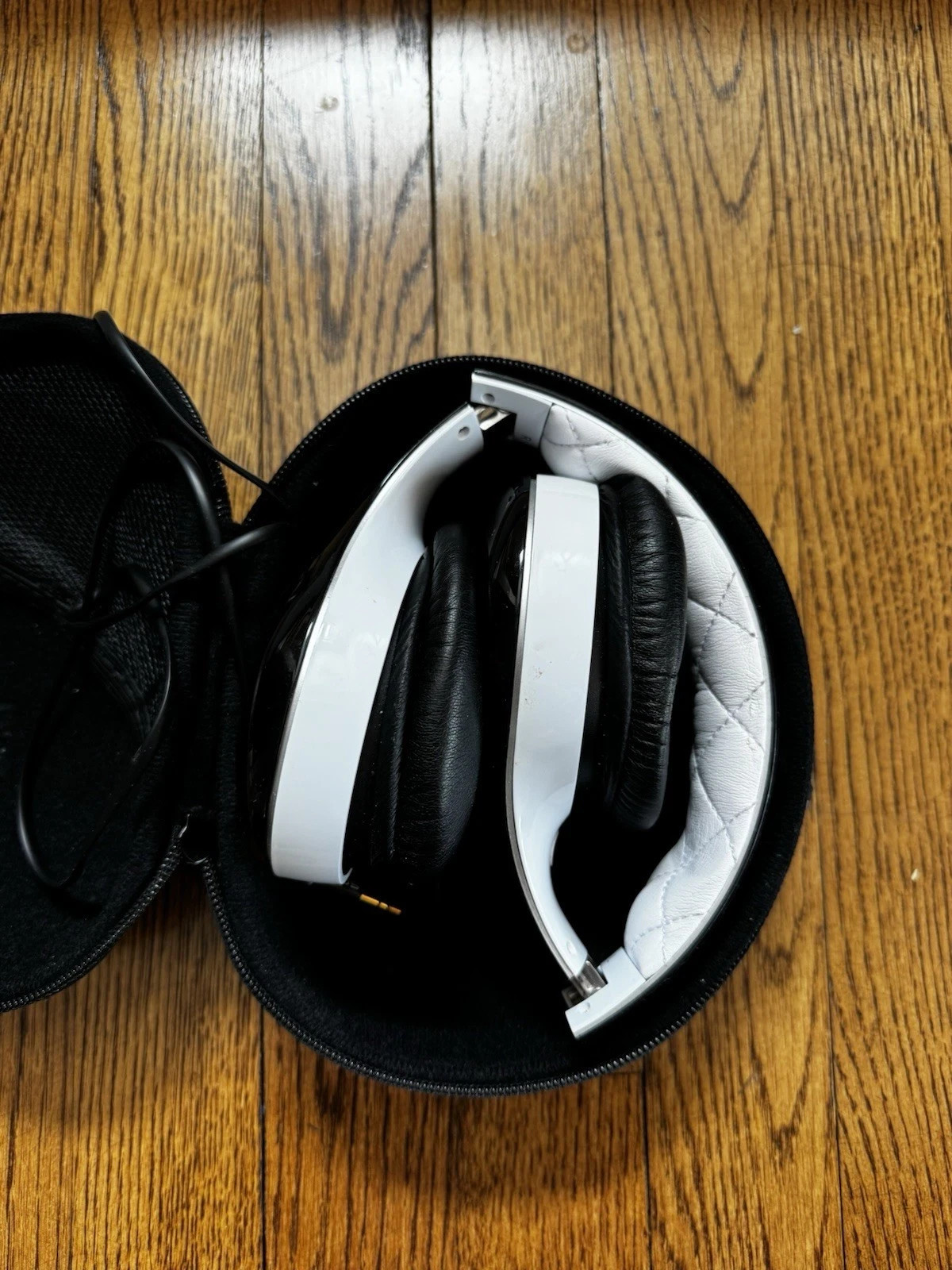 SOUL by Ludacris Over-Ear Headphones White/Black 3.5mm Jack with Carrying Case