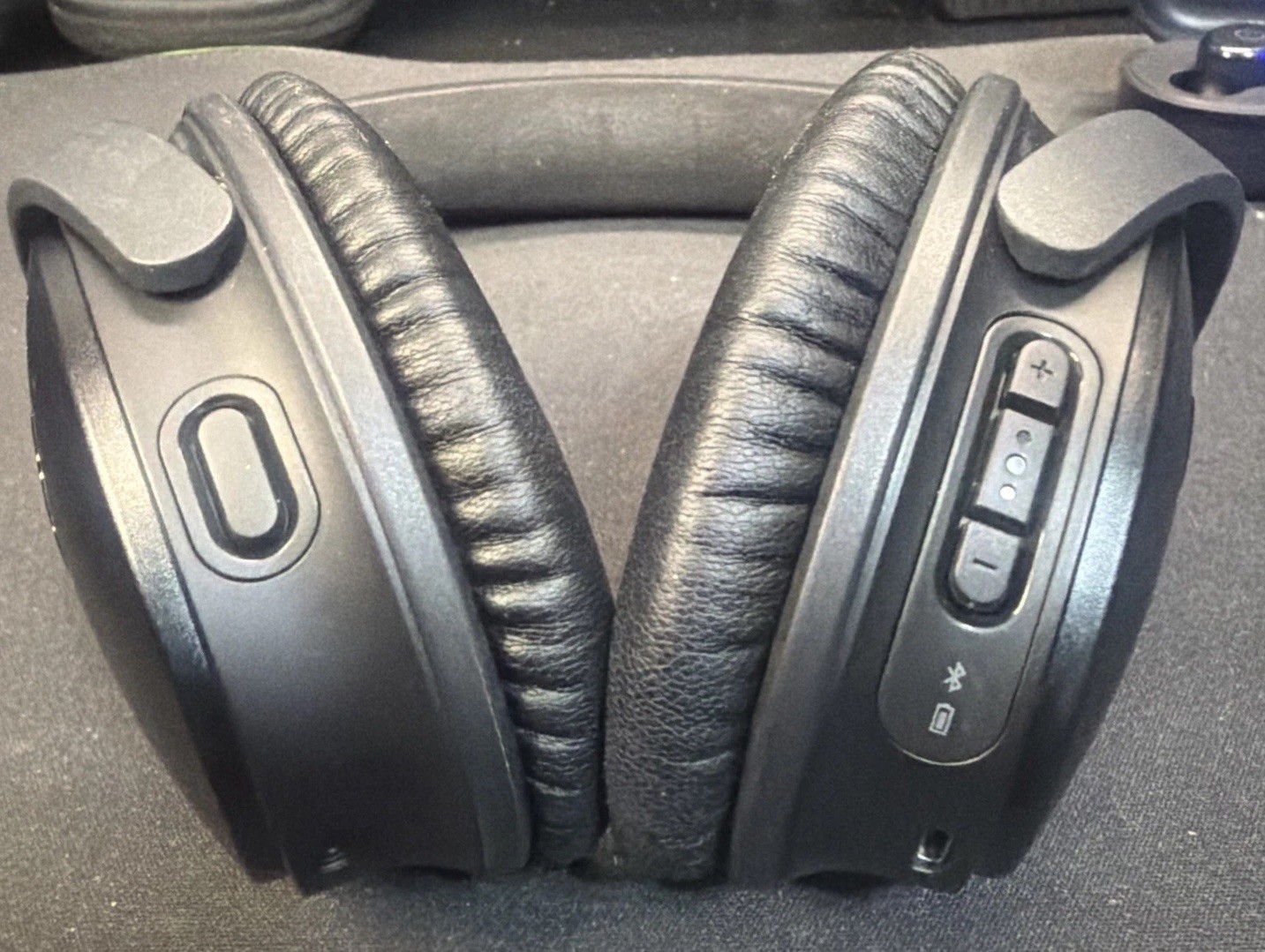 Bose QuietComfort 35 Over the Ear Wireless Headphones – Black Great Condition!