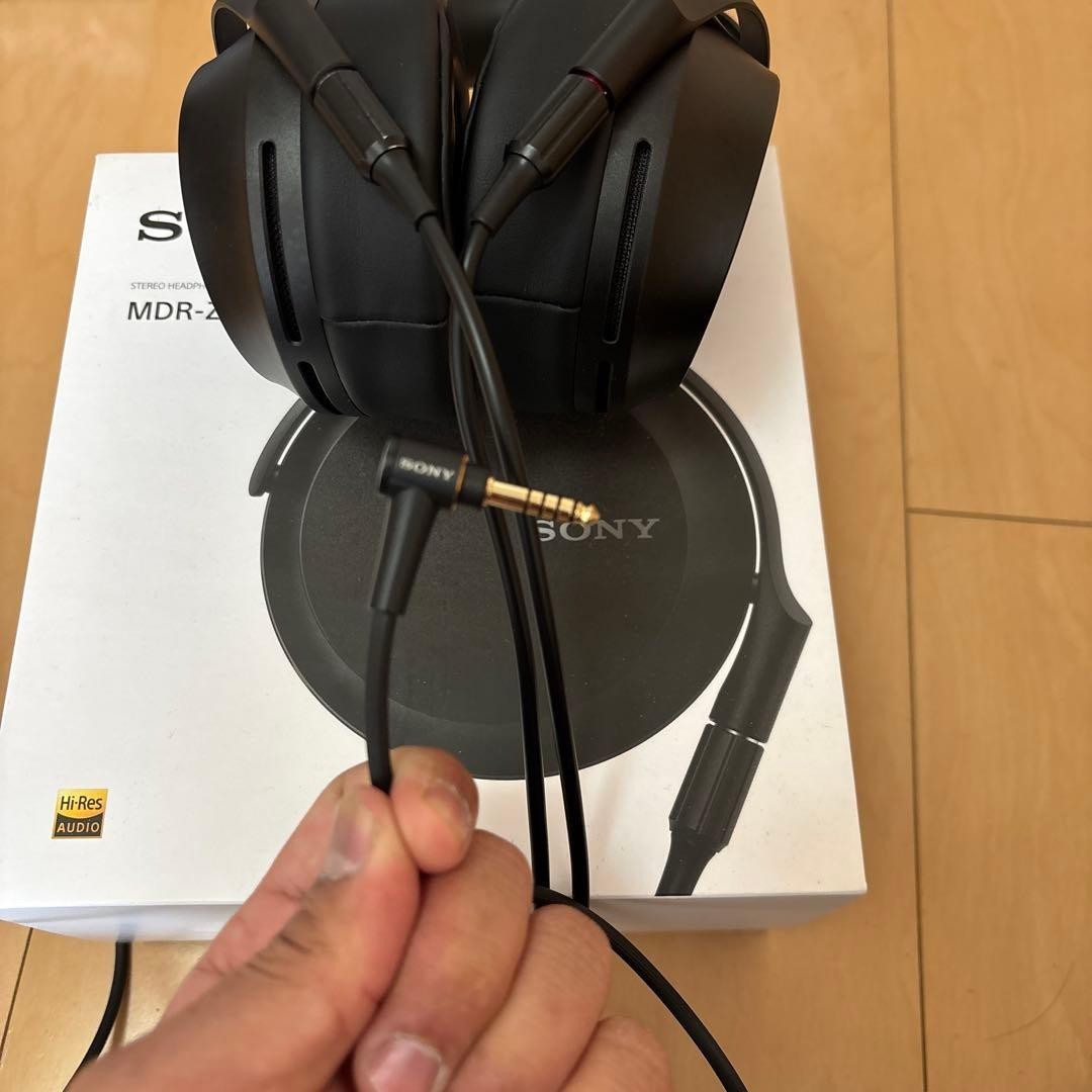 SONY MDR-Z7M2 Hi-Res Stereo Headphones 70mm 4.4mm Balanced Black from Japan New