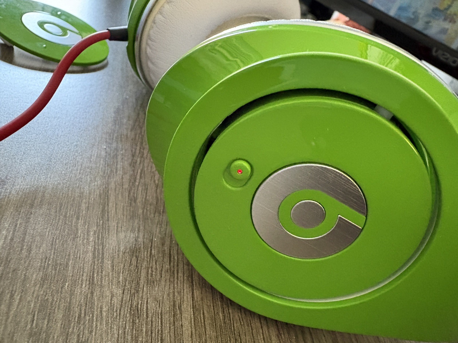 Beats Studio 1st Gen Wired, ANC • c.2010 • Green/White • Collector-Grade OEM Set