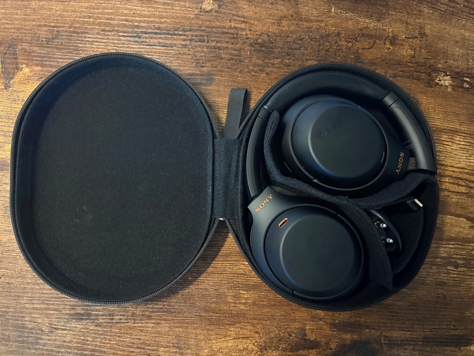 Sony WH-1000XM4 Wireless Headset – w/Case, charger, airplane adapter