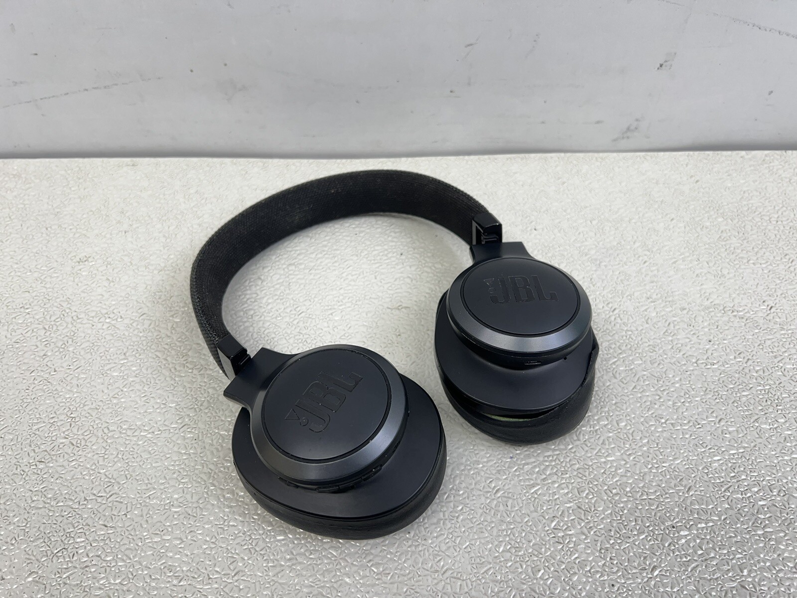 JBL Live 500BT Wireless Over-Ear Noise-Cancelling Headphones – Black –