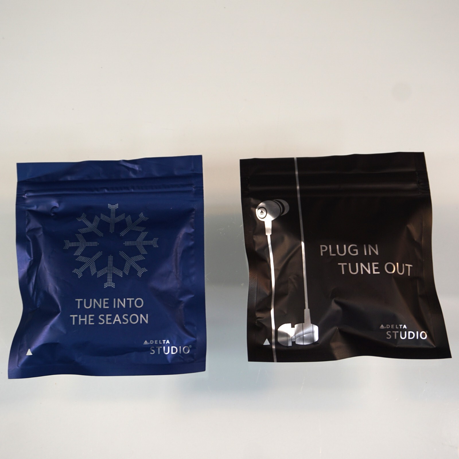 Lot Of 2 New Delta Airlines Wired Earbuds Plug In-Tune Out Delta Studio