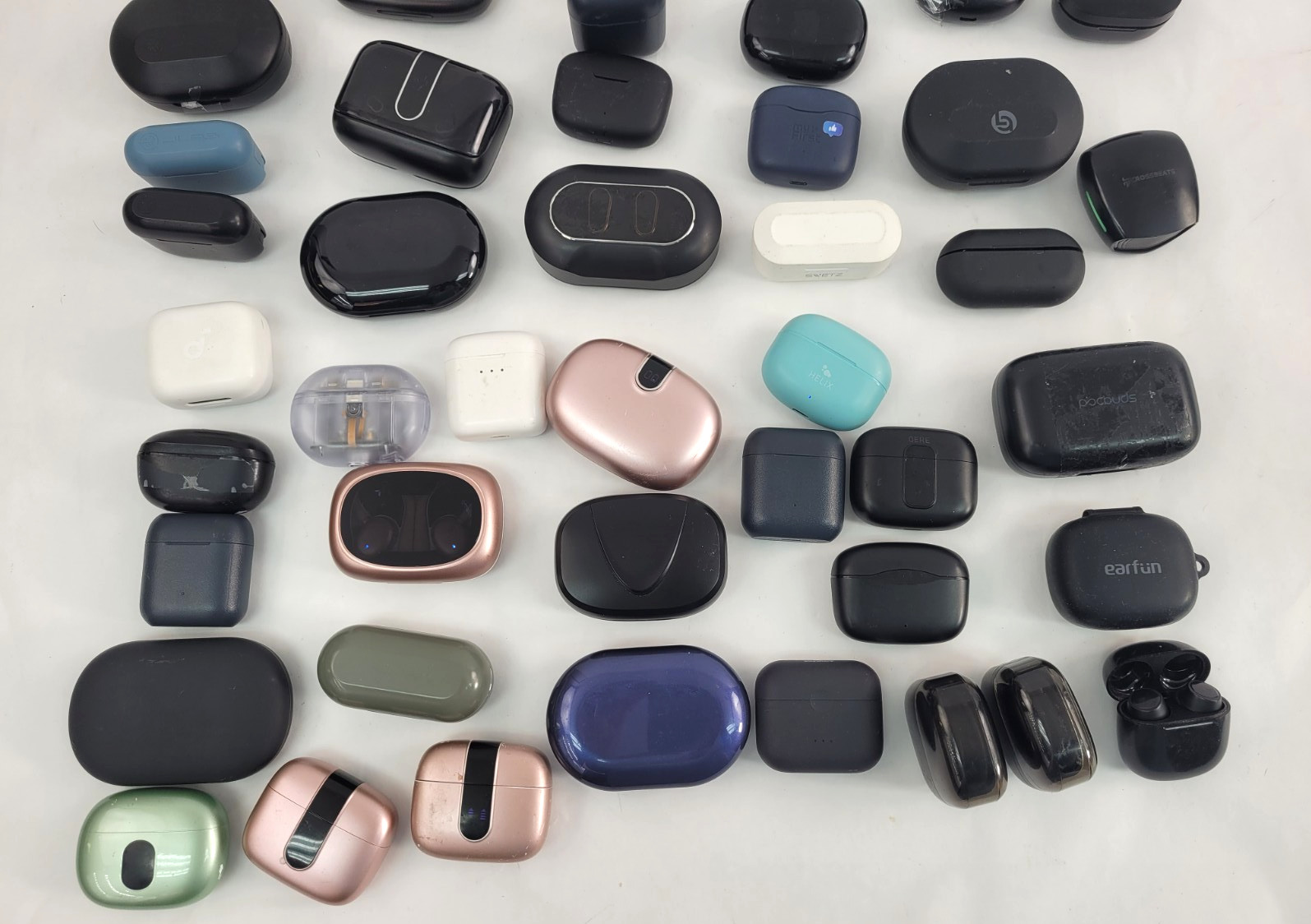 LOT of 50 JLAB ONN Soundcore Earfun Coby Generic In-ear Bluetooth Earbuds (1)