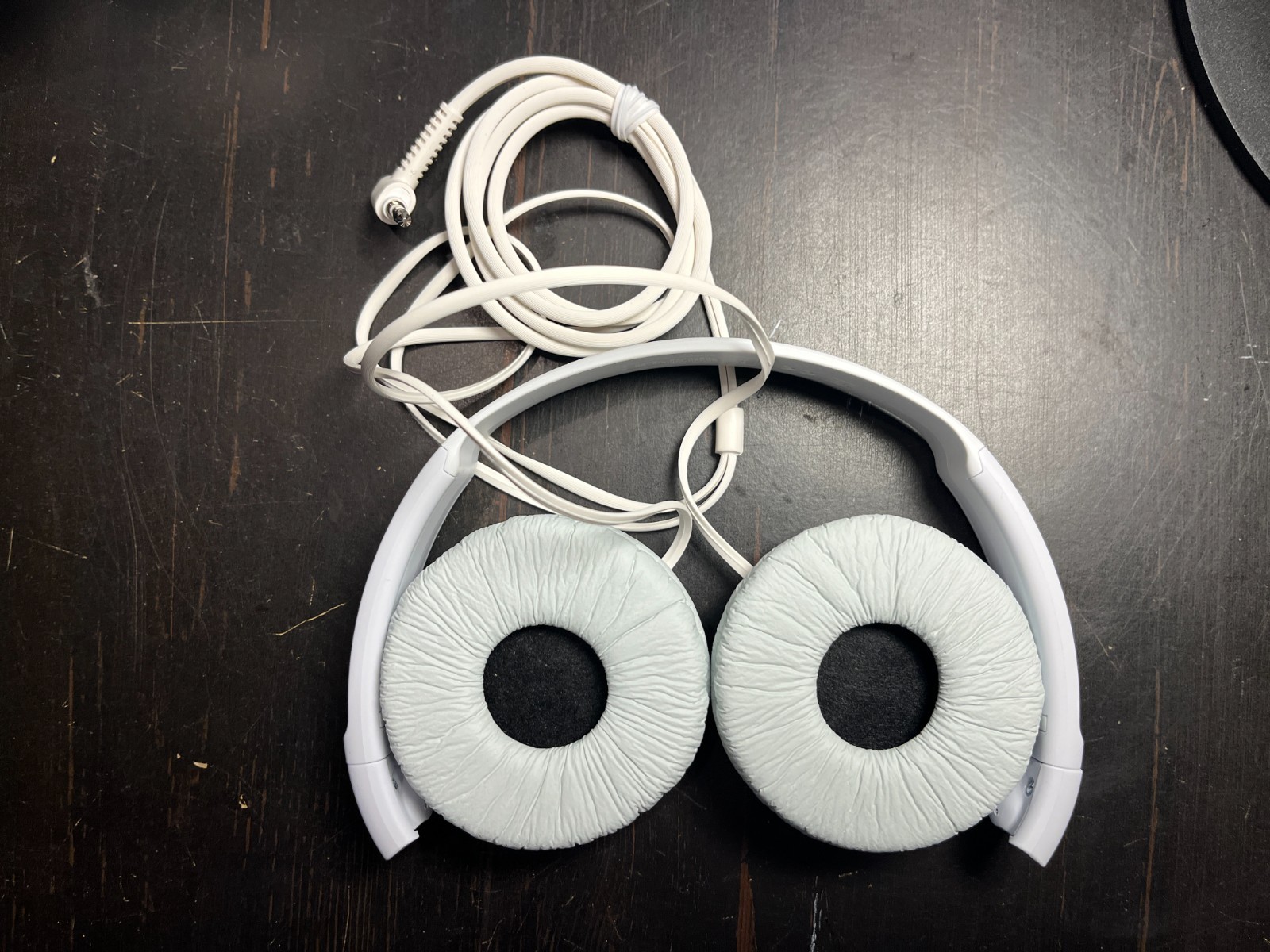 Sony MDR-ZX110 Ear-Pad (On the Ear) Headband Headphones – White