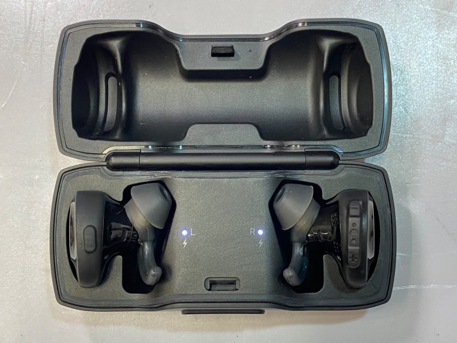 Bose SoundSport Free Wireless Bluetooth Earbuds Headphones *TESTED WORKING