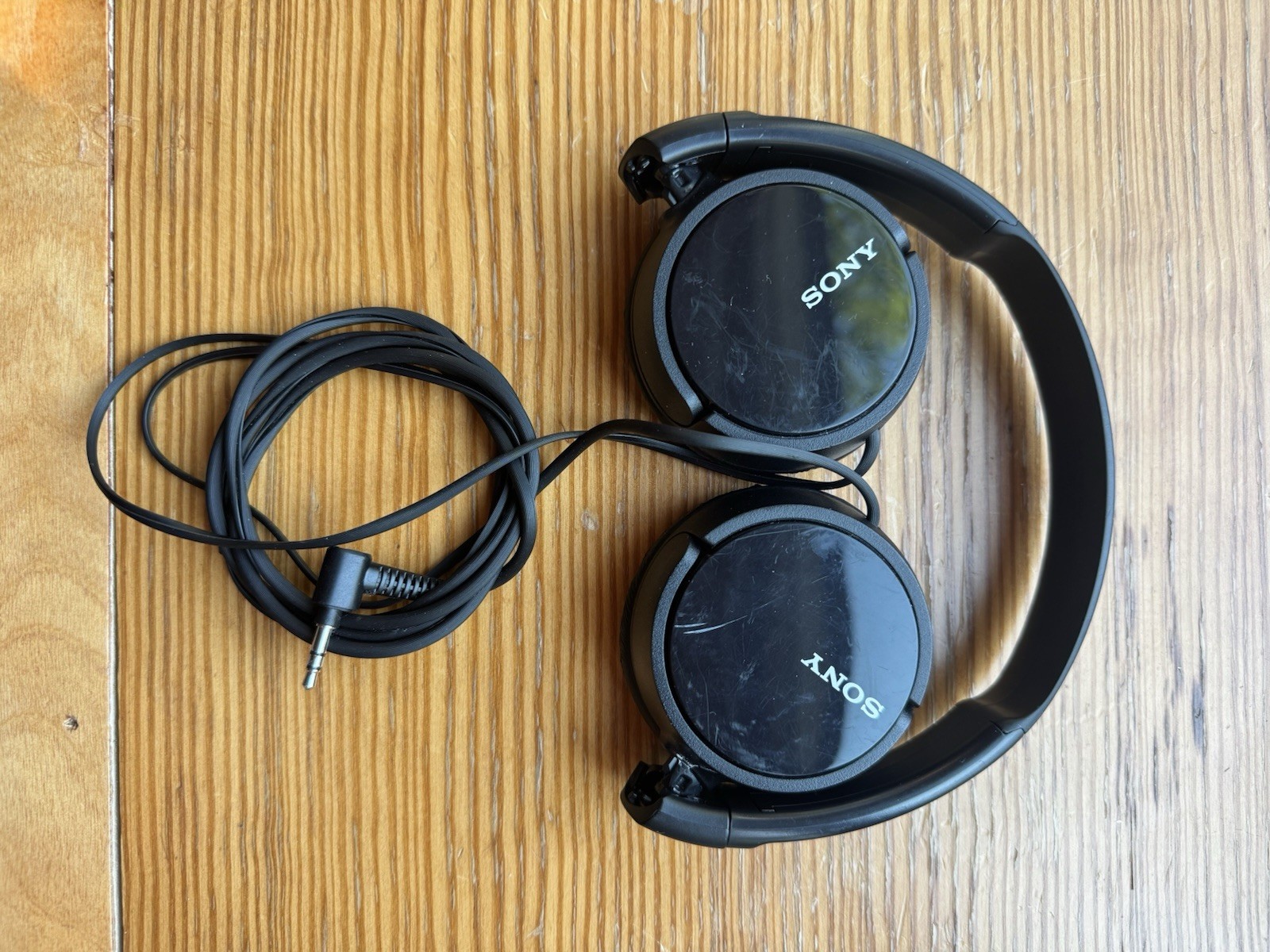 Sony MDR-ZX110 Wired Ear-Pad (On the Ear) Headband Headphones in Black. Used.