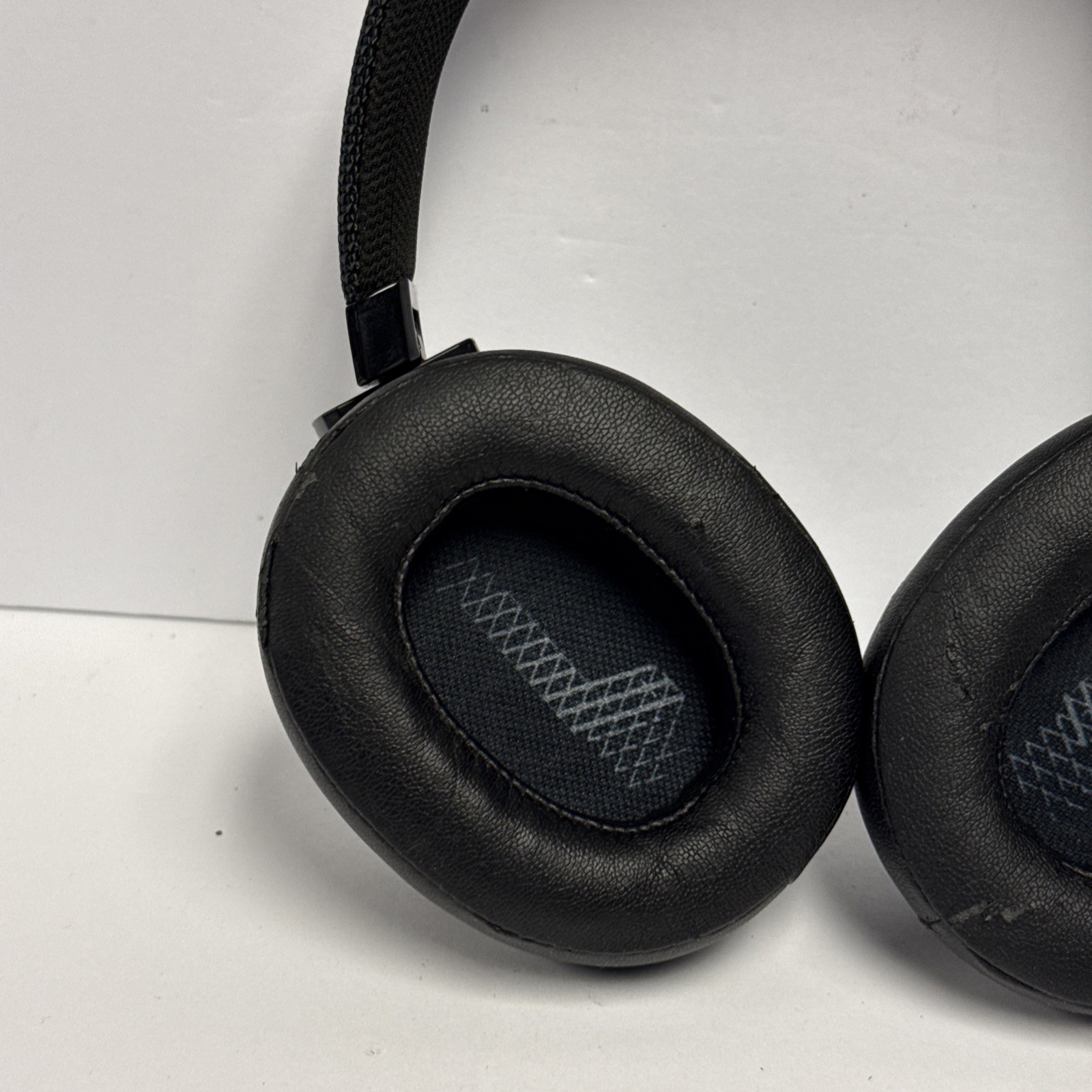 JBL Live 500BT Over-the-Ear Wireless Bluetooth Headphones (Needs Pads)
