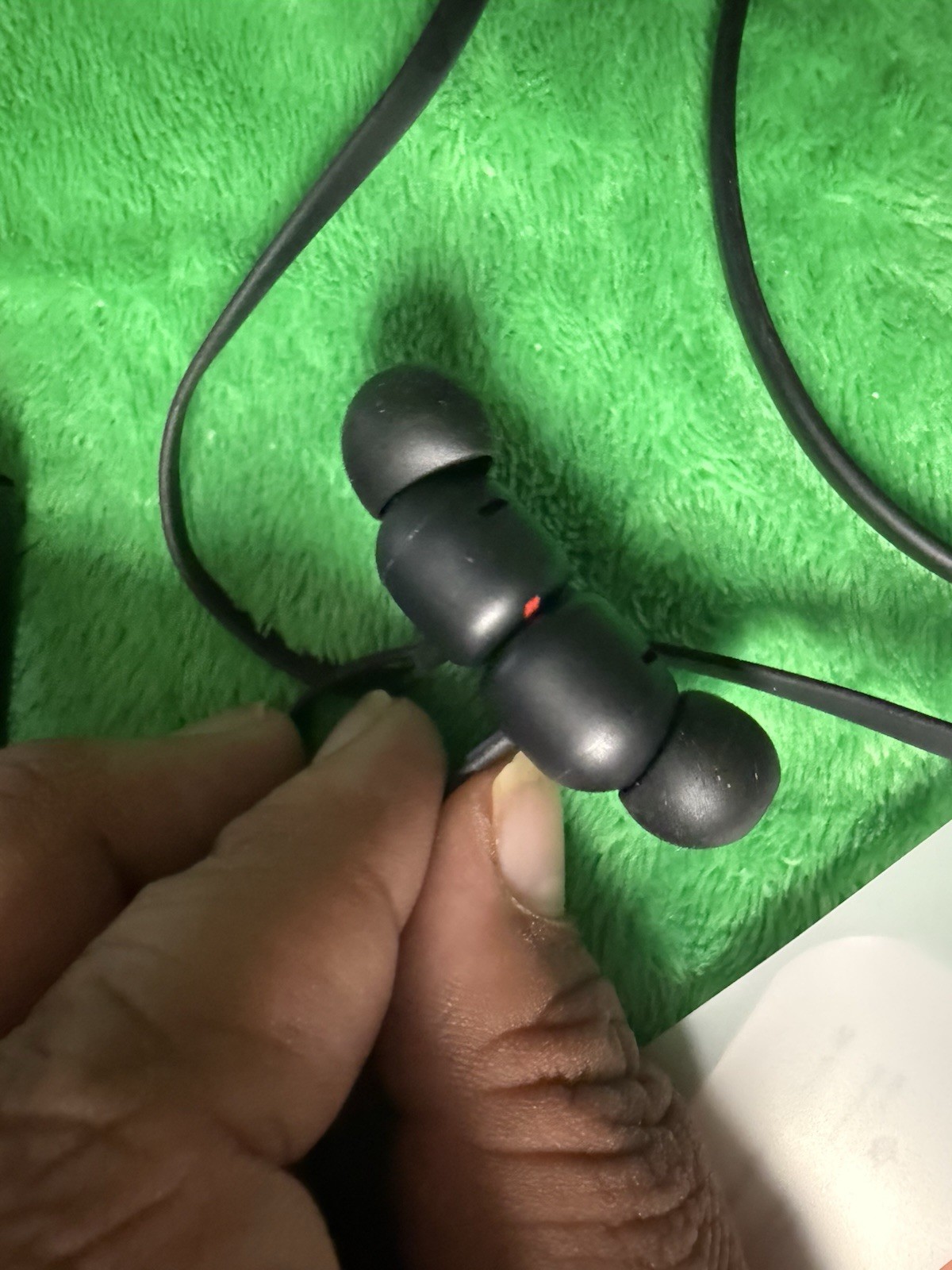 Beats Flex Wireless Earbuds Headphones Chip Magnetic Earphones Open Box