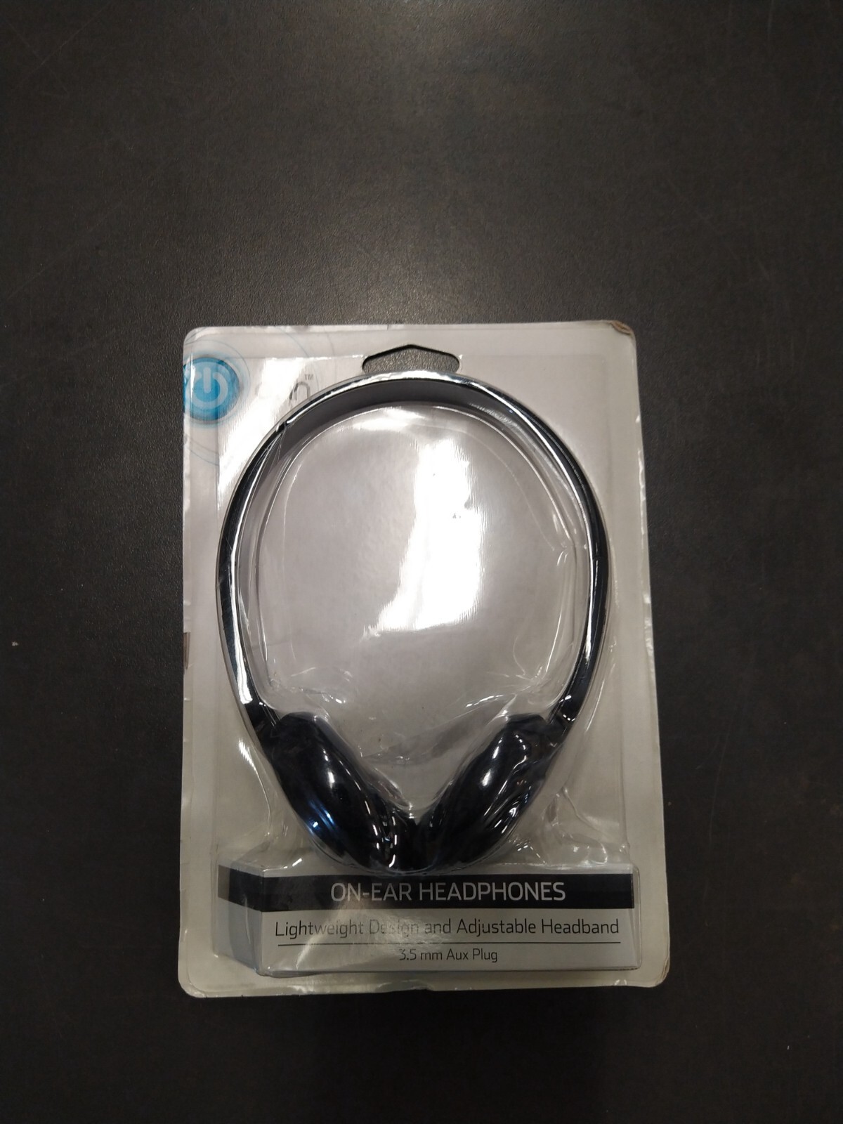 On Ear Headphones wired– 80- 18,000 Hz, 32 Ohms.– 3.5mm aux plug