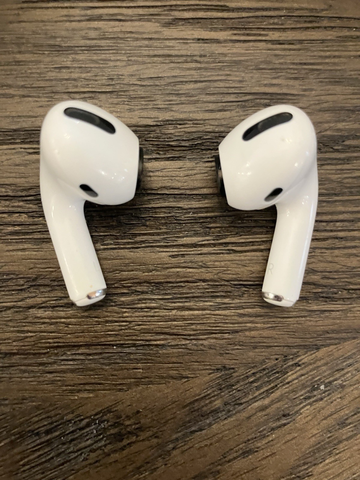 Apple AirPods Pro In-Ear Earbuds w/ Wireless Charging Case NO EAR TIPS