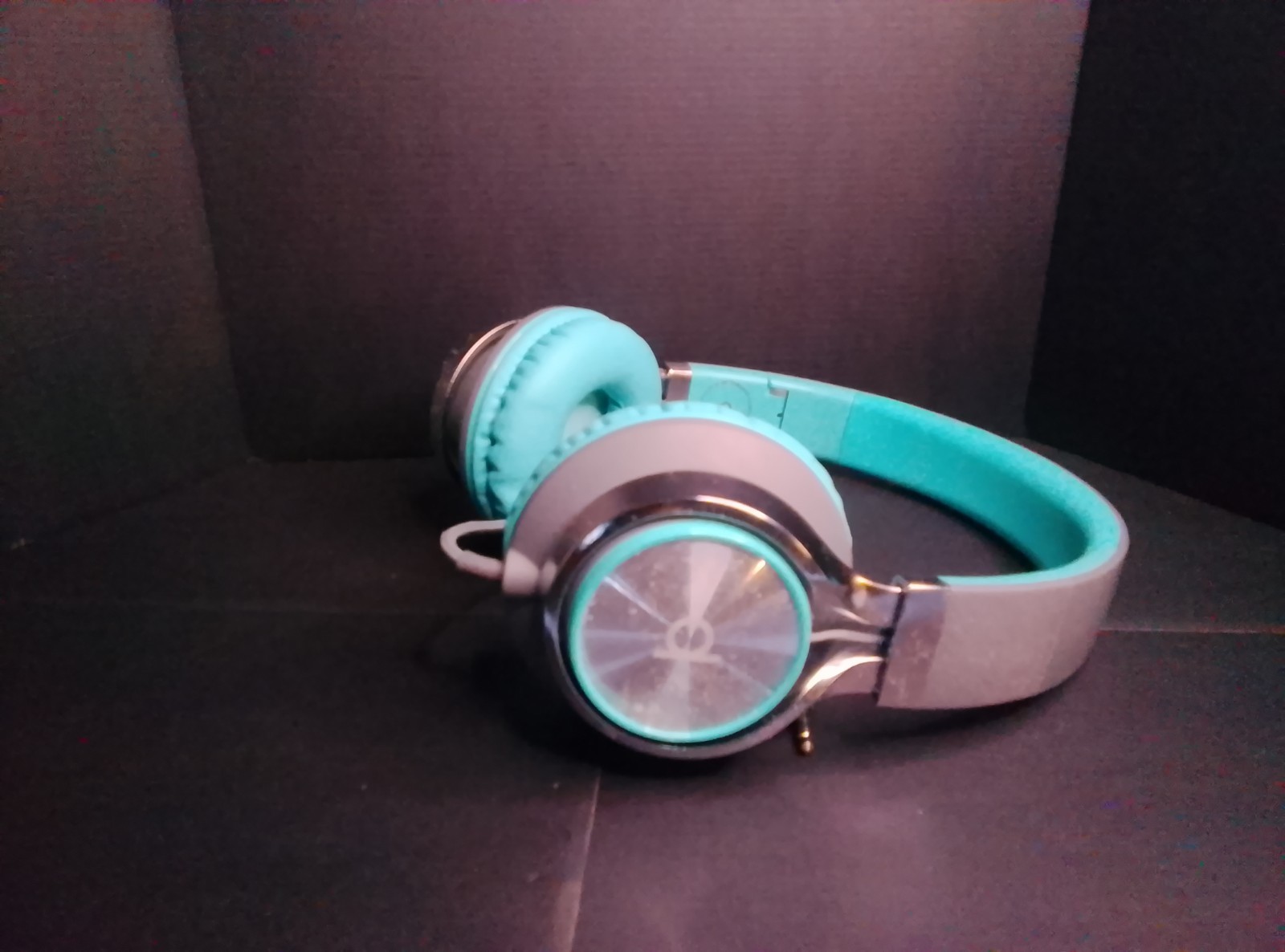 ARTIX CL750 On-Ear Headphones Wired with Mic — Noise Isolating Plug in Headphone