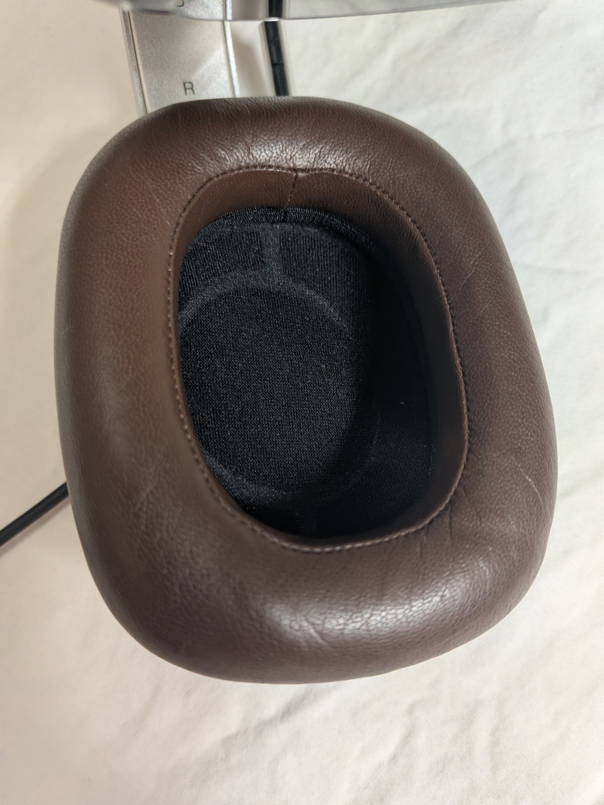Bowers & Wilkins P9 Signature Headphones with Case – Excellent Condition