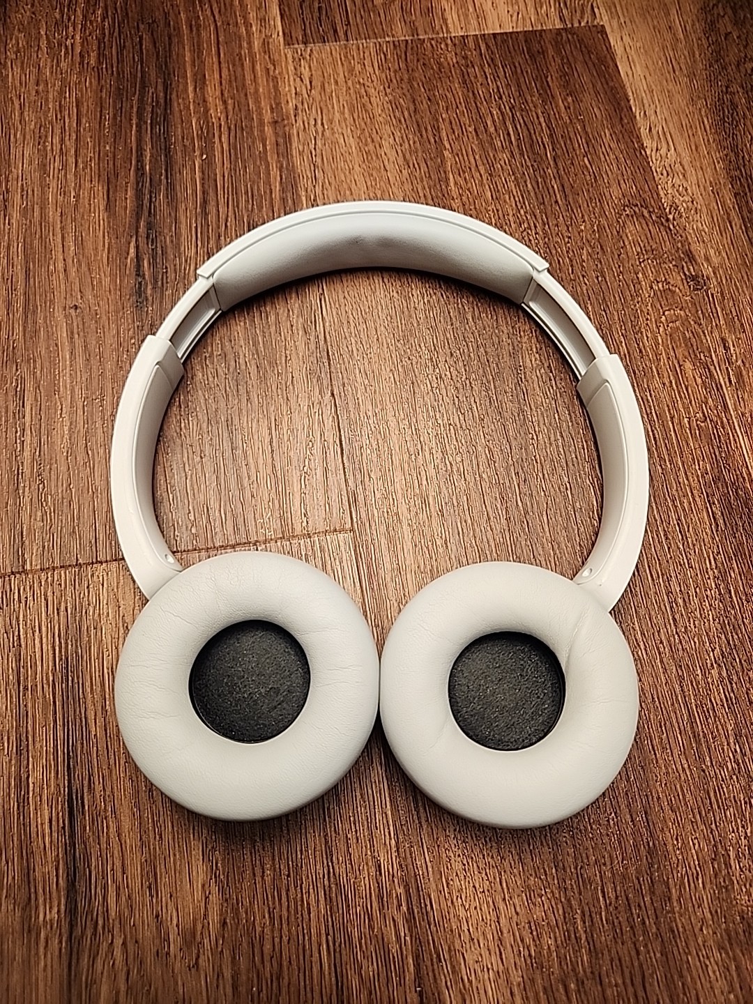 Sony YY2958 Wireless On-Ear Bluetooth Headphones White WH-CH520