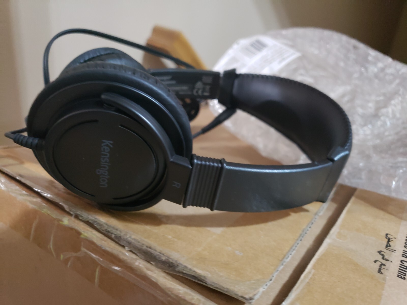KENSINGTON K33137 HEADPHONE HI-FI —BLACK